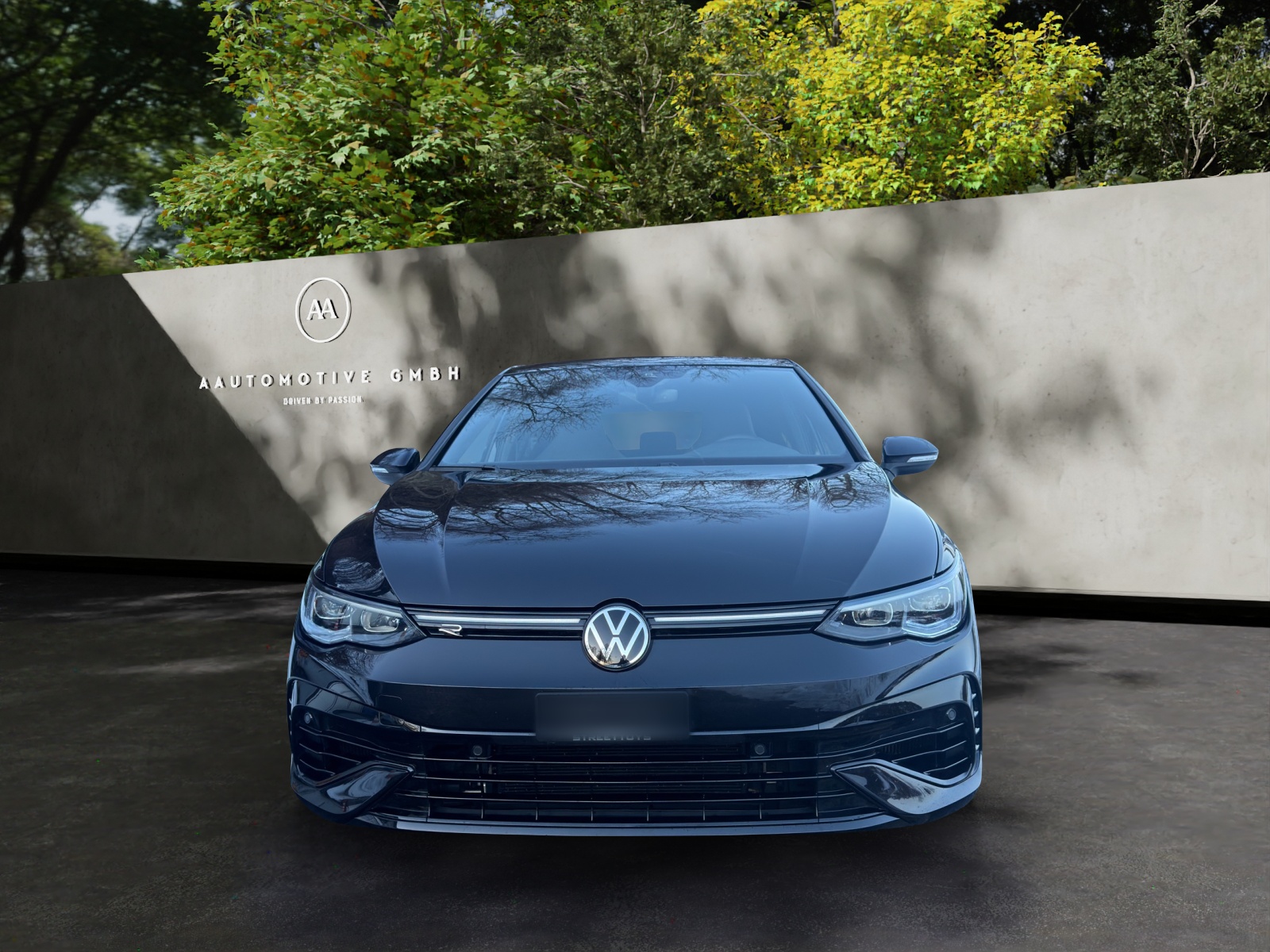 VW Golf 2.0 TSI R DSG 4Motion-image-1
