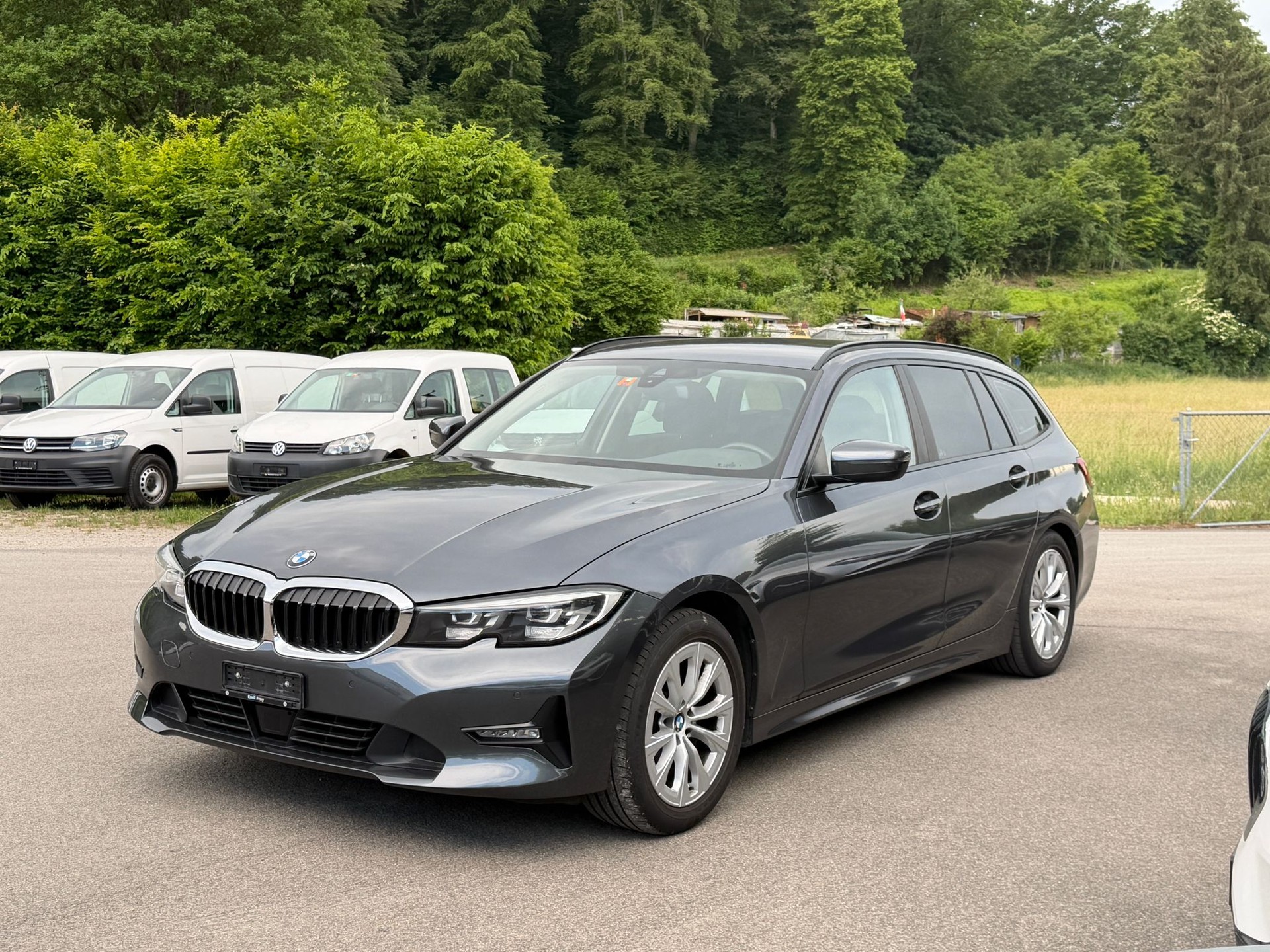 BMW 318d Touring-image-2