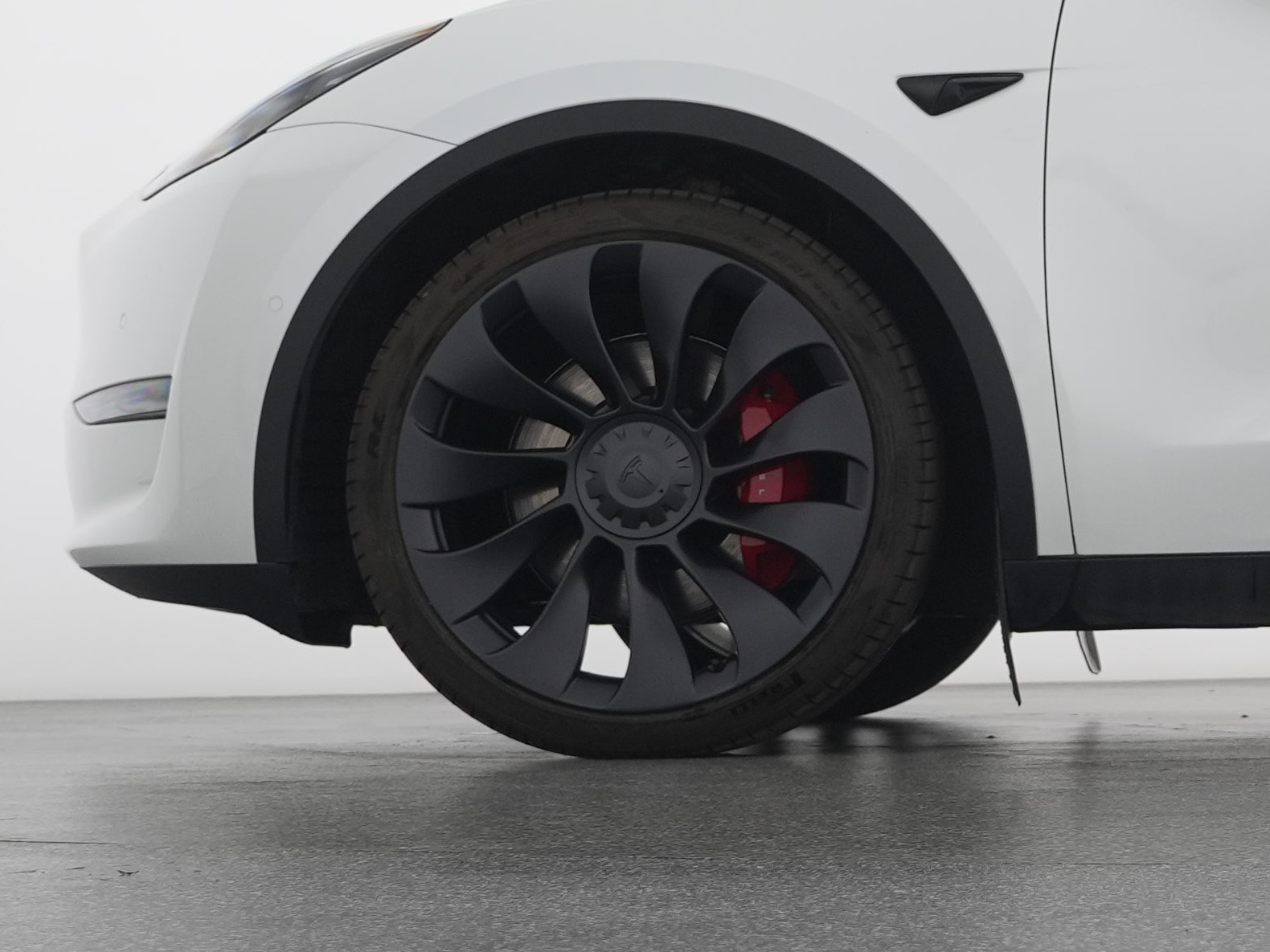 TESLA Model Y Performance-image-1