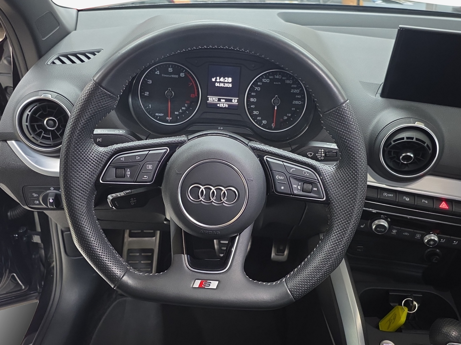 AUDI Q2 2.0 TFSI sport quattro S-tronic-image-9