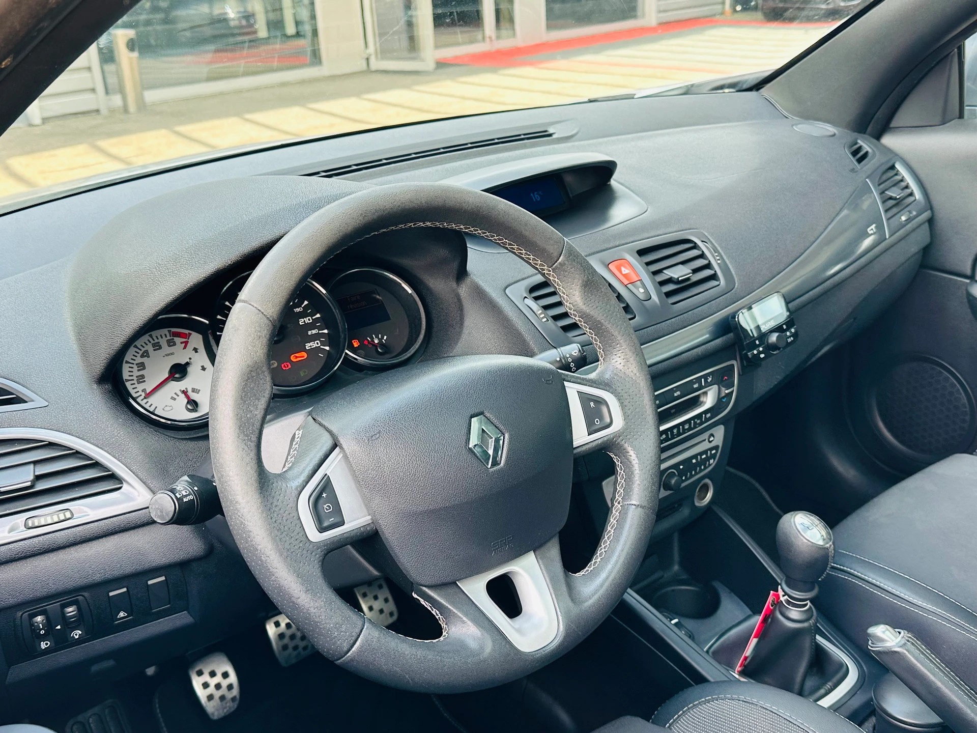 RENAULT Mégane CC 2.0 16V Turbo GT-image-10