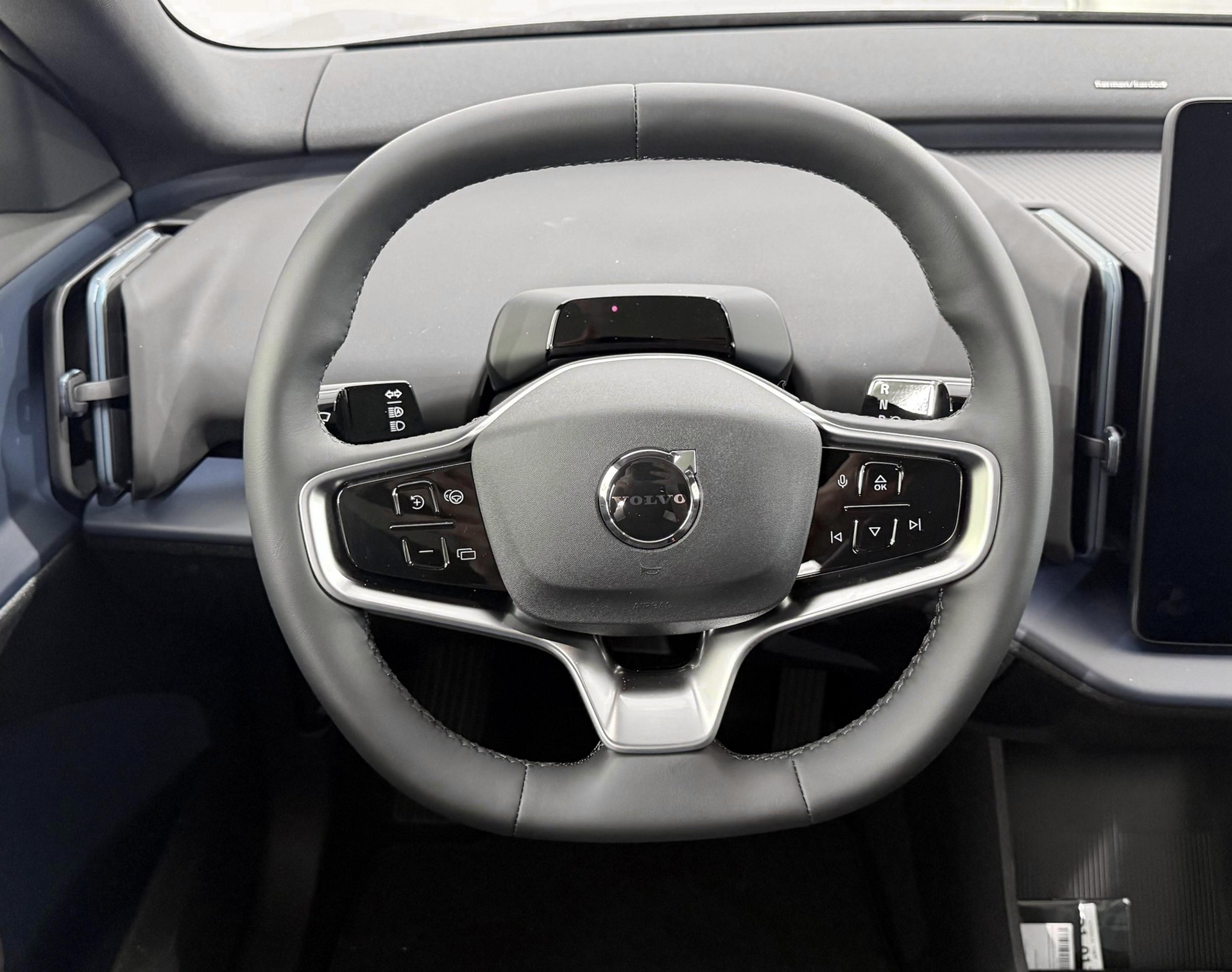 VOLVO EX 30 E60 Twin Ultra Performanc-image-12