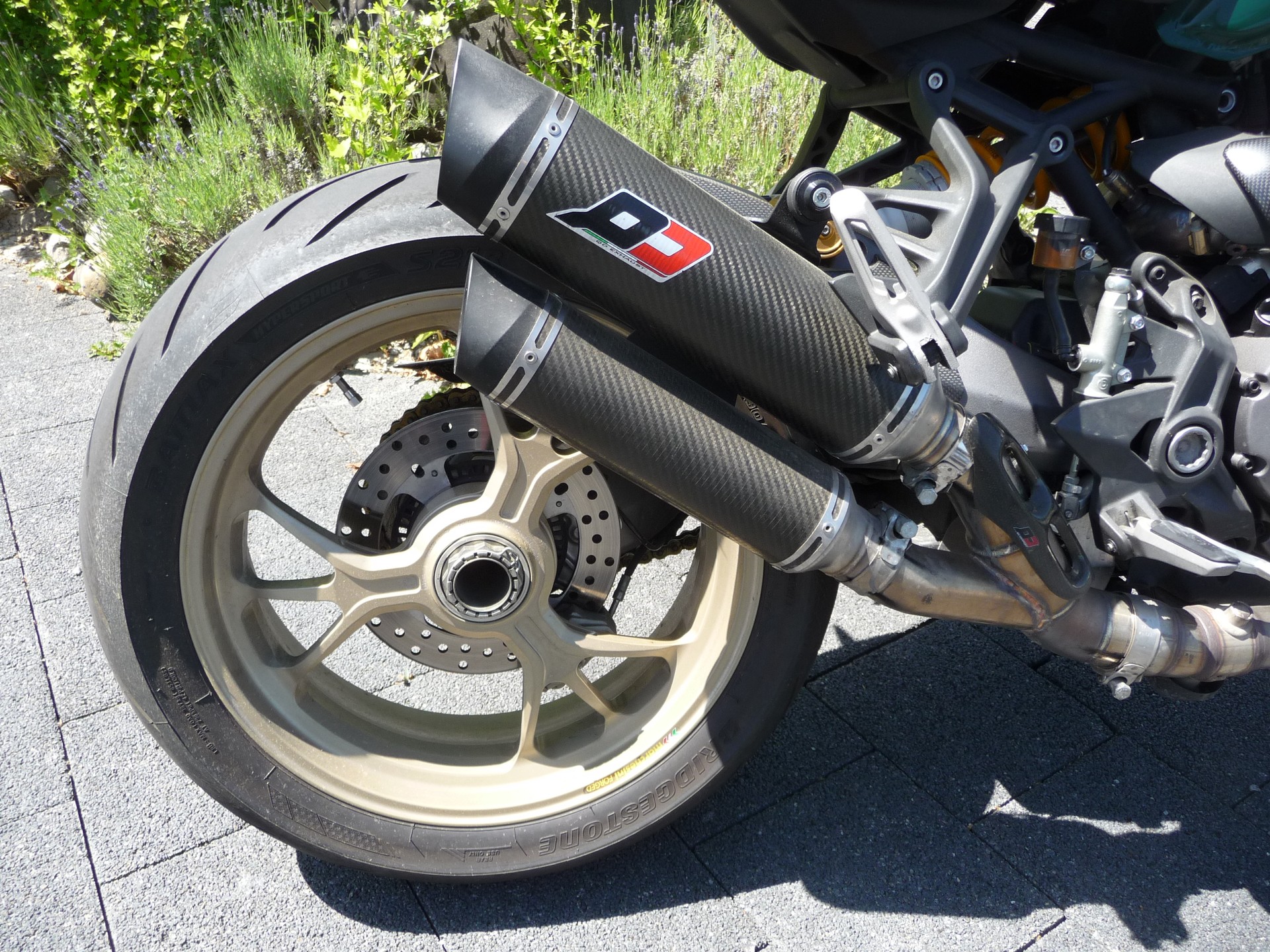 DUCATI Monster 1200 Anniversario-showroom-element-3