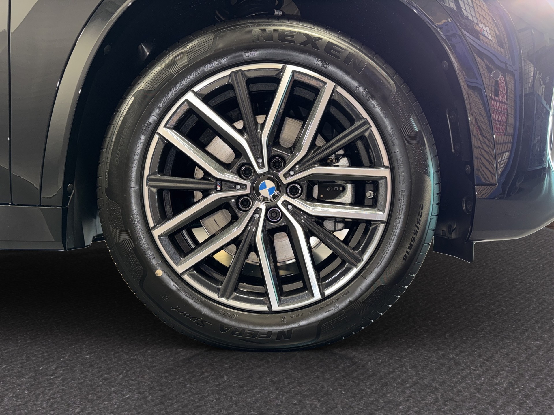 BMW iX1 30 xDrive-image-14