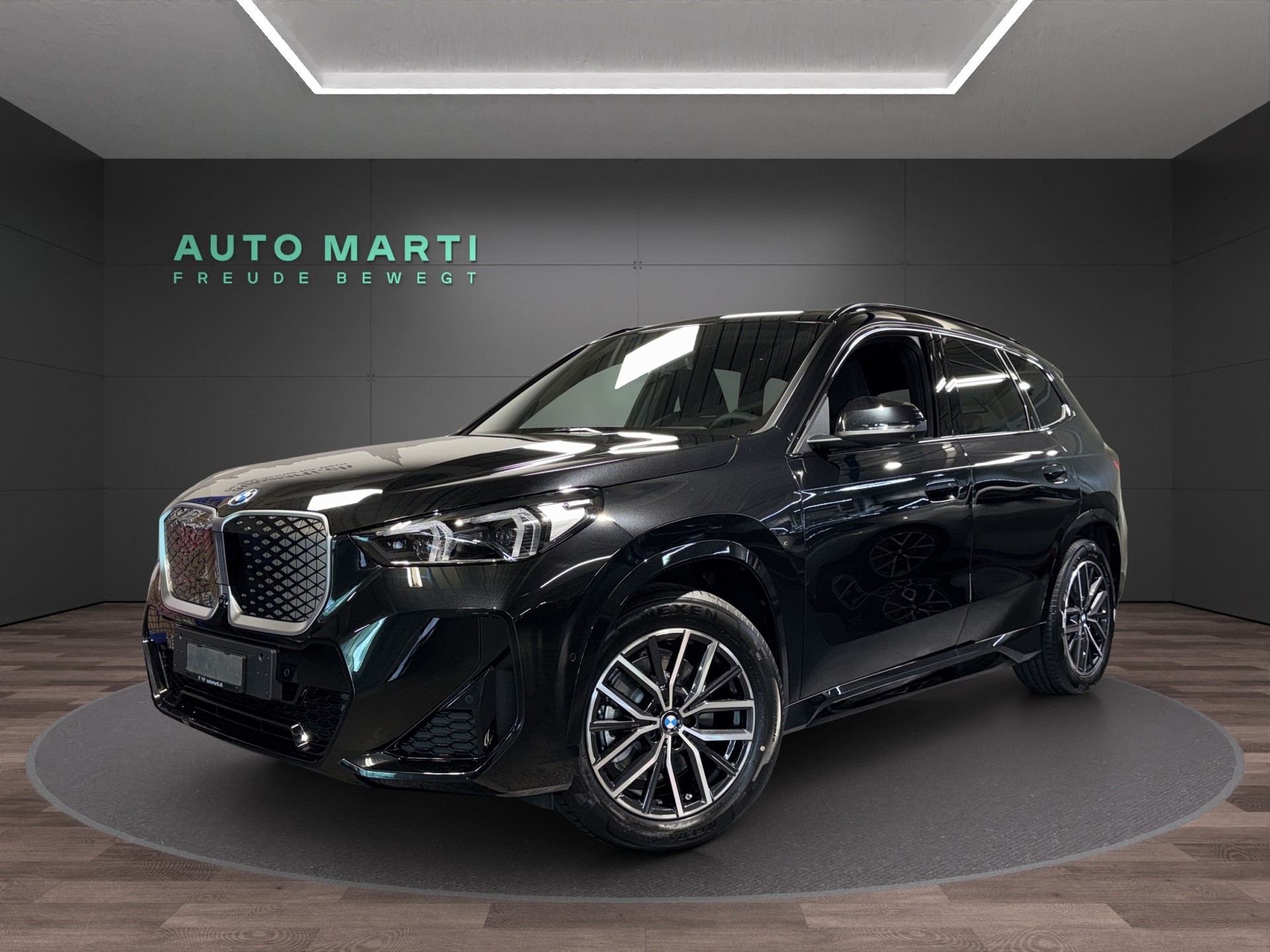 BMW iX1 30 xDrive-image-0