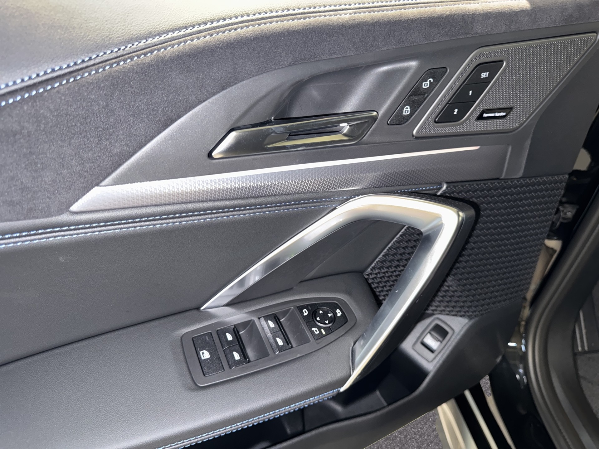 BMW iX1 30 xDrive-image-11