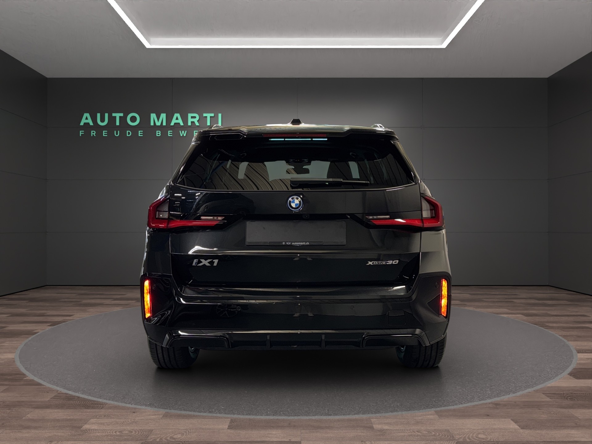 BMW iX1 30 xDrive-image-2
