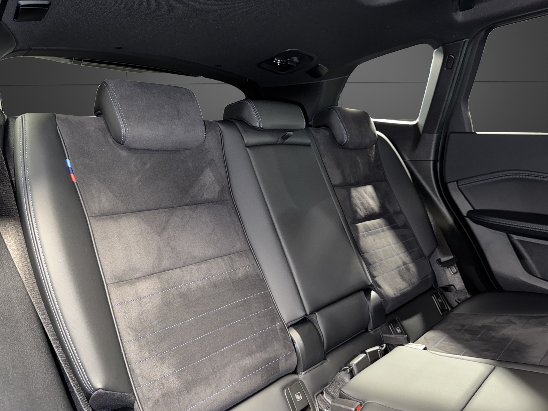 BMW iX1 30 xDrive-image-16
