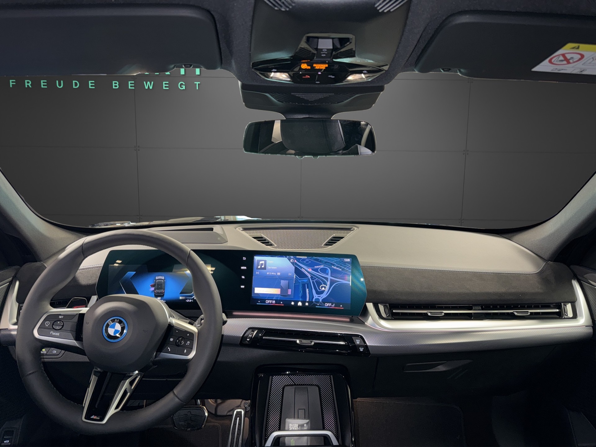 BMW iX1 30 xDrive-image-19