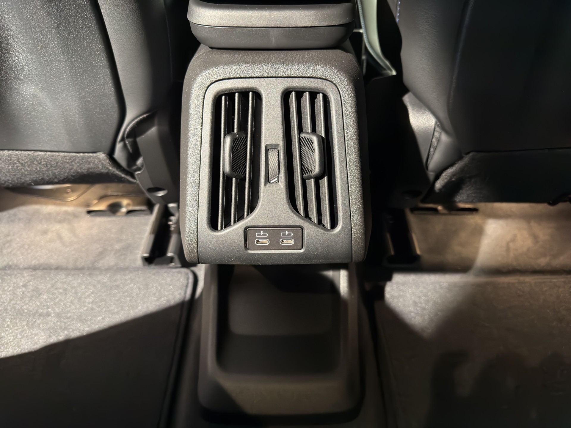 BMW iX1 30 xDrive-image-9