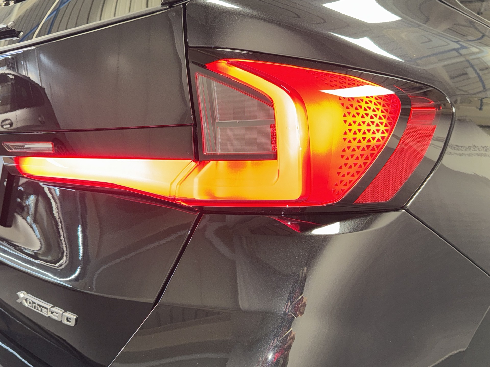 BMW iX1 30 xDrive-image-5