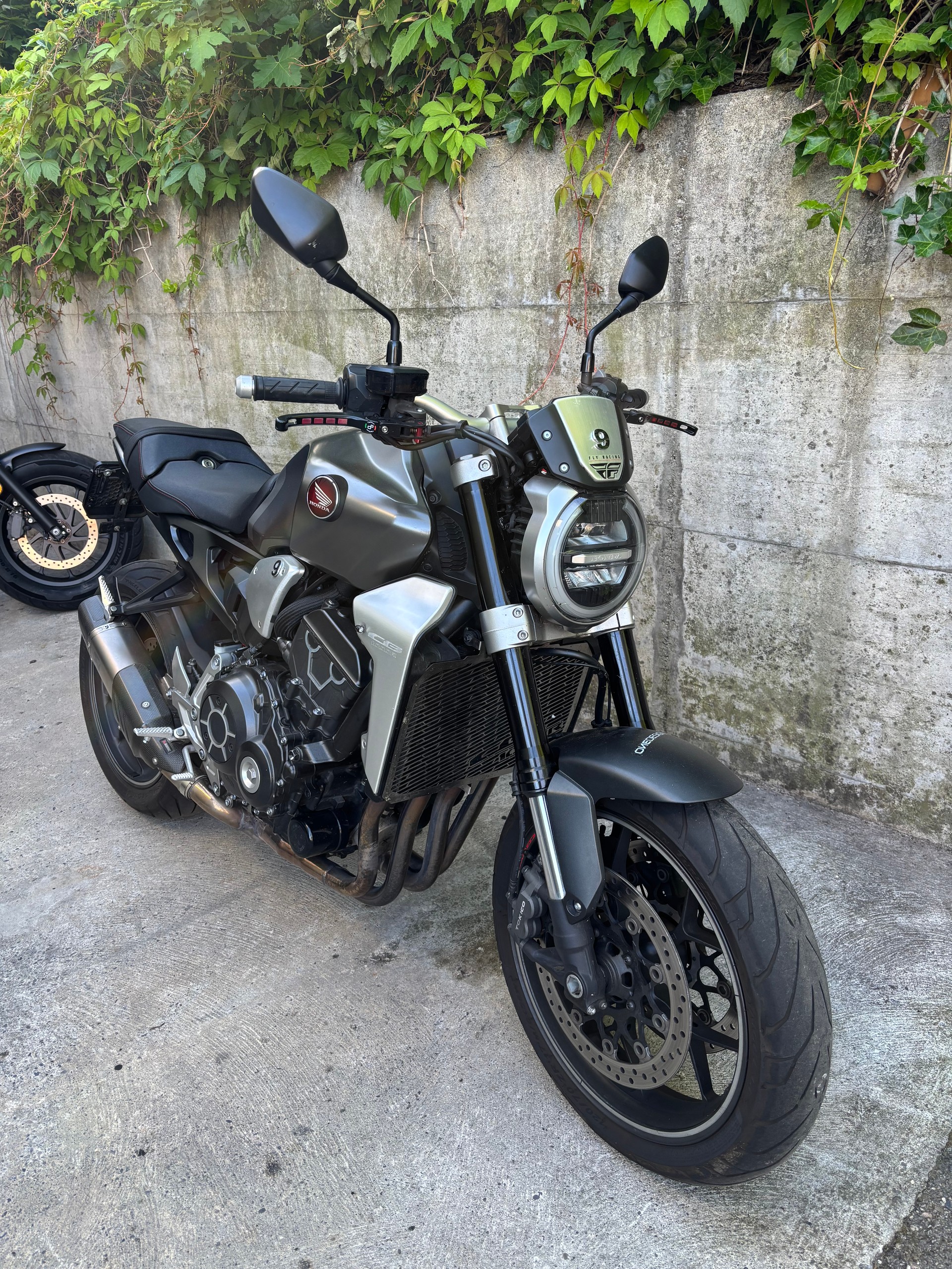 HONDA CB 1000 R ABS-image-2