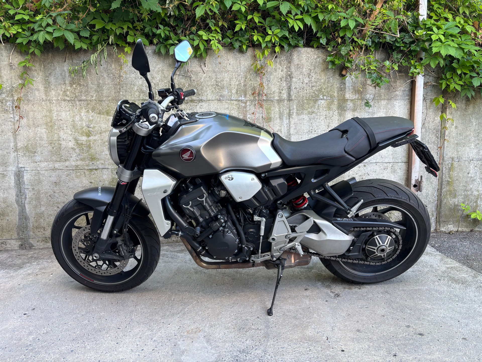 HONDA CB 1000 R ABS-image-1
