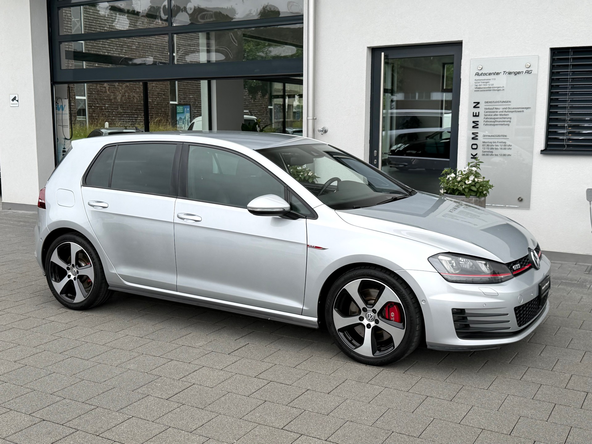 VW Golf 2.0 TSI GTI Performance DSG-image-2