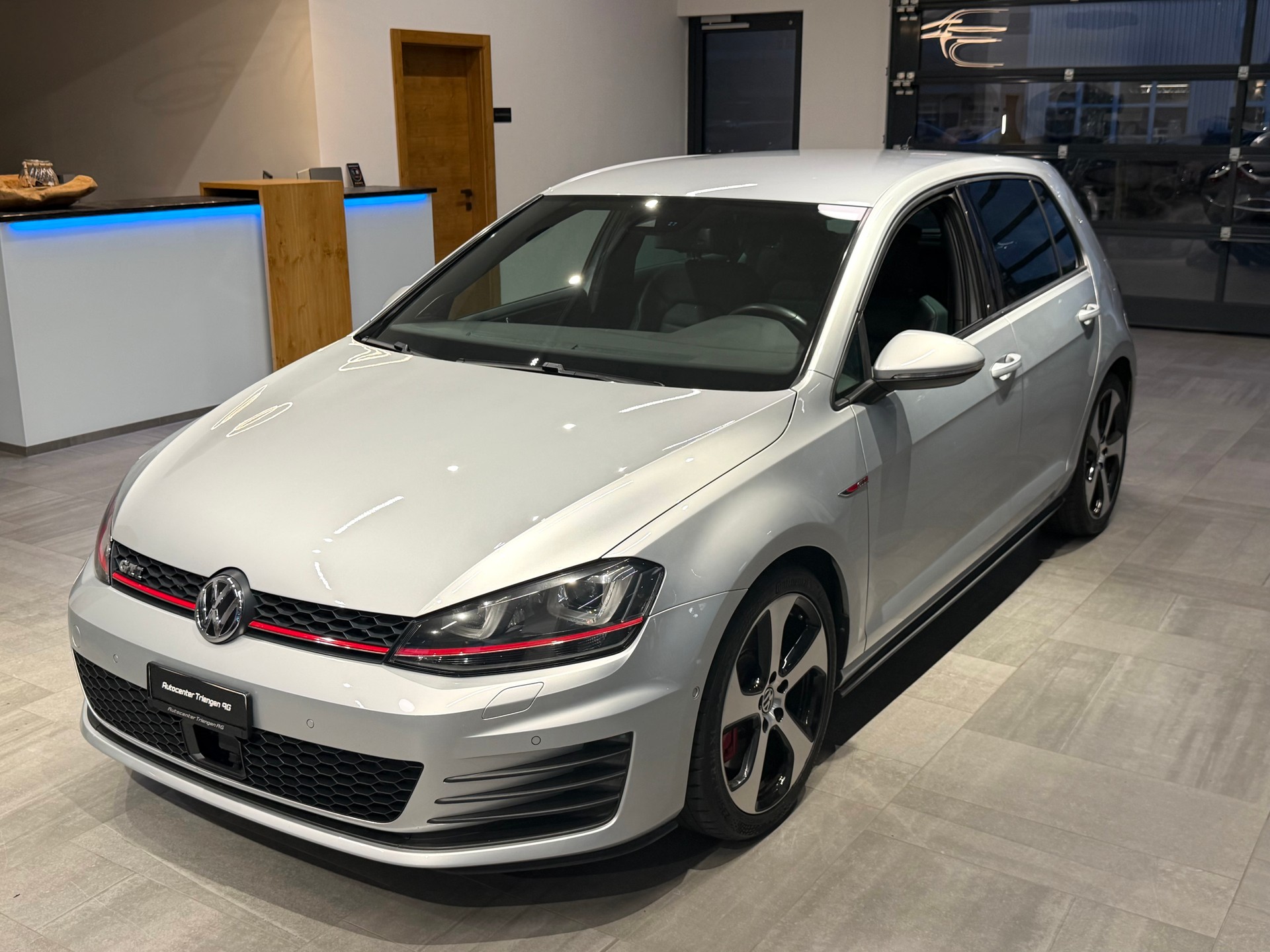 VW Golf 2.0 TSI GTI Performance DSG-image-1