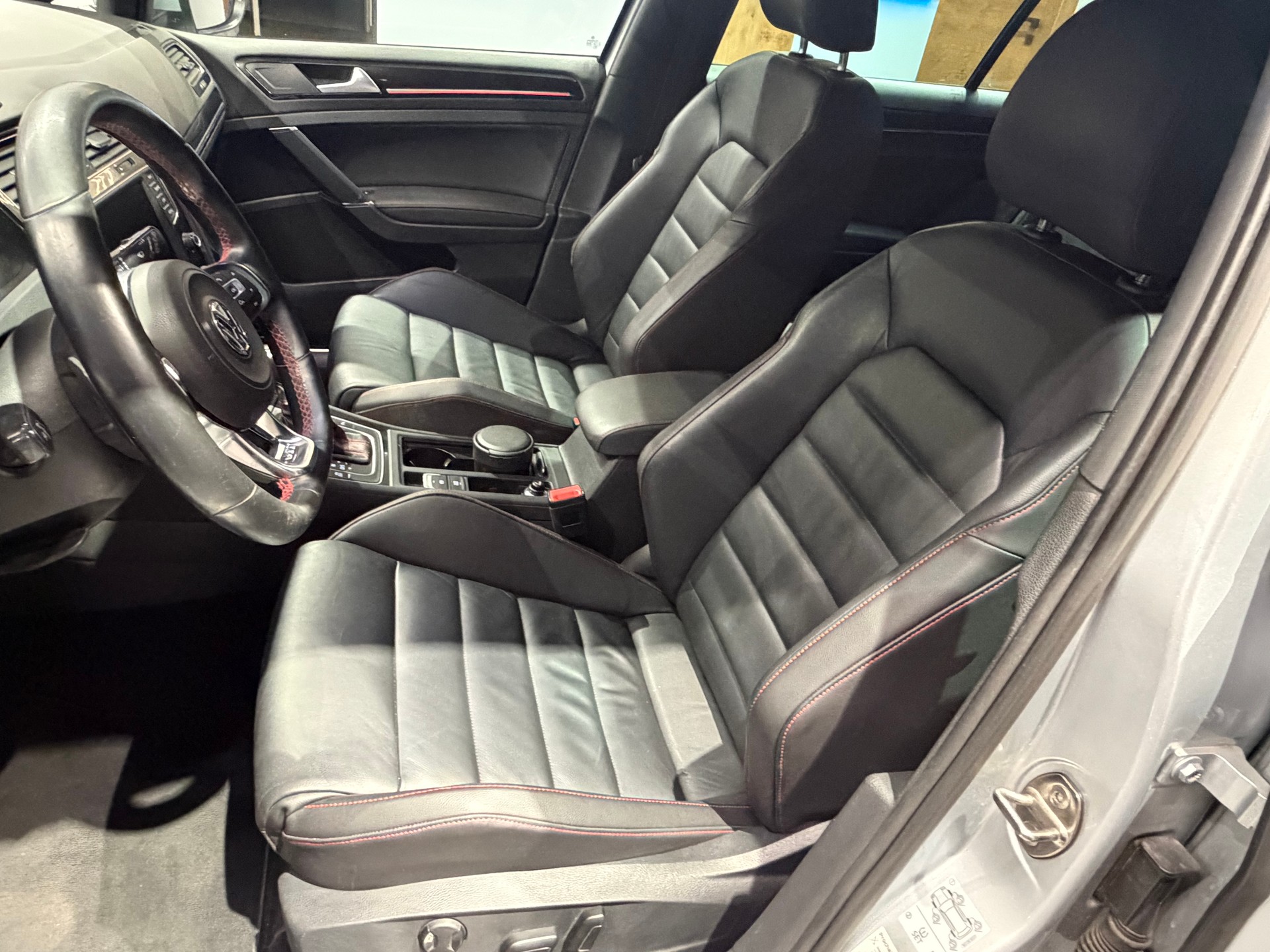 VW Golf 2.0 TSI GTI Performance DSG-image-10