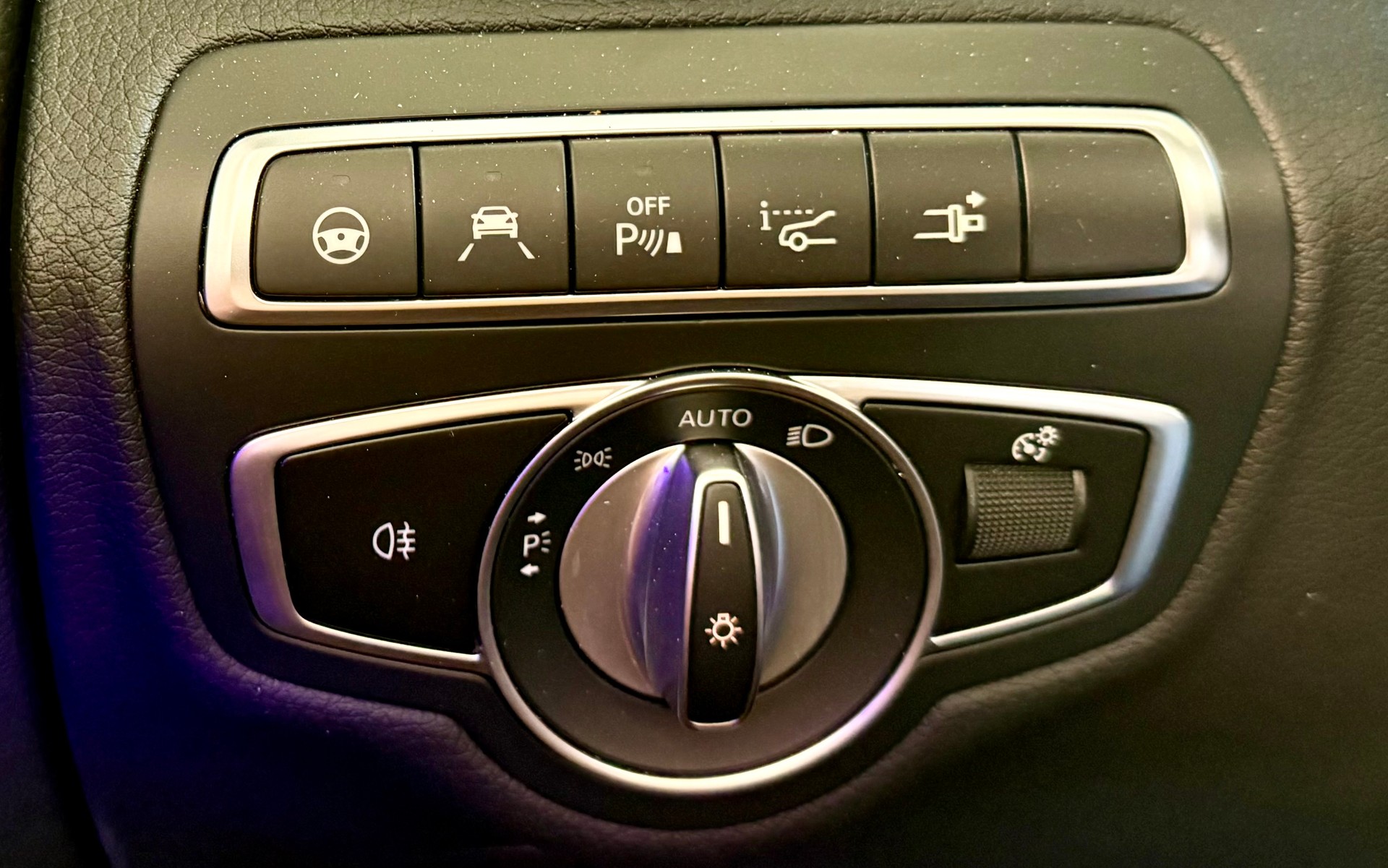 MERCEDES-BENZ C 43 Cabriolet AMG 4Matic 9G-Tronic-image-15