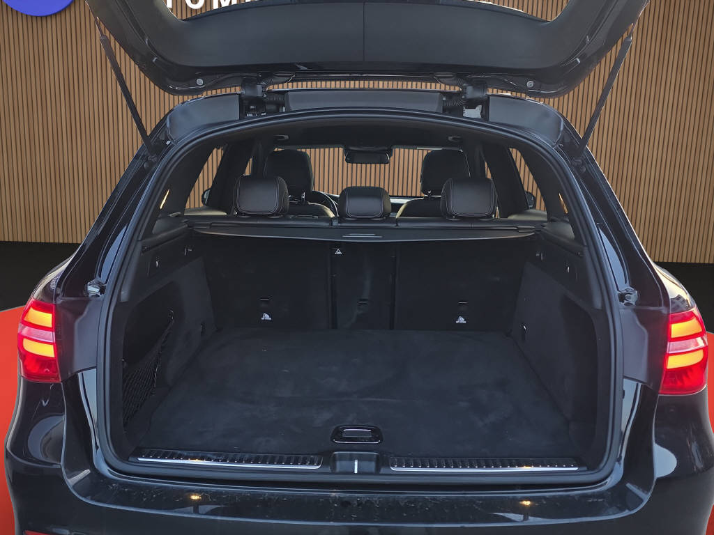 MERCEDES-BENZ GLC 250 d AMG Line 4m-image-14