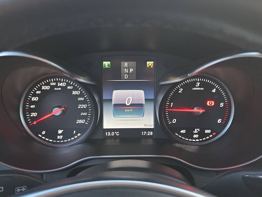 MERCEDES-BENZ GLC 250 d AMG Line 4m-image-17