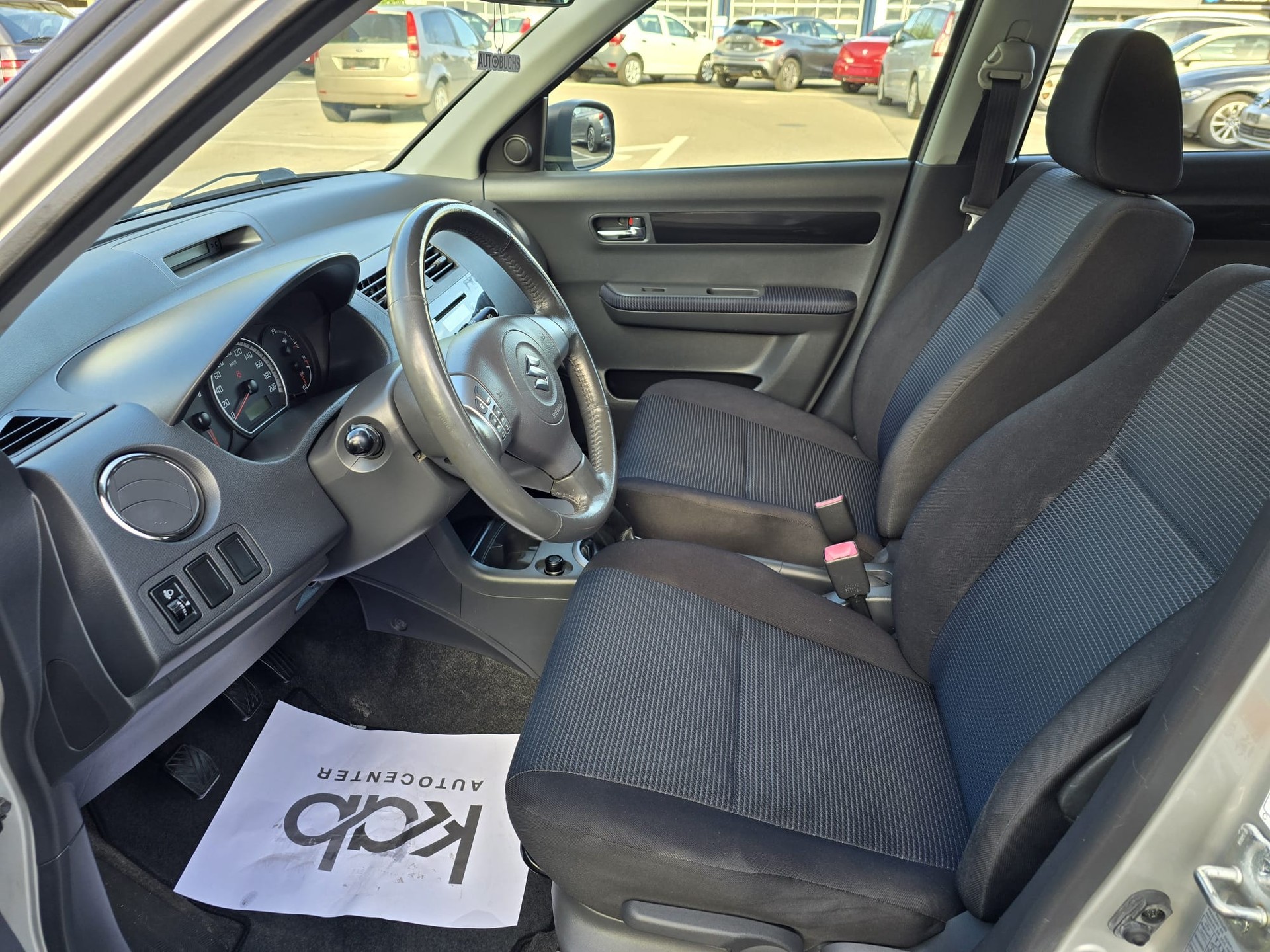 SUZUKI Swift 1.3i 16V GL Top 4x4-image-11