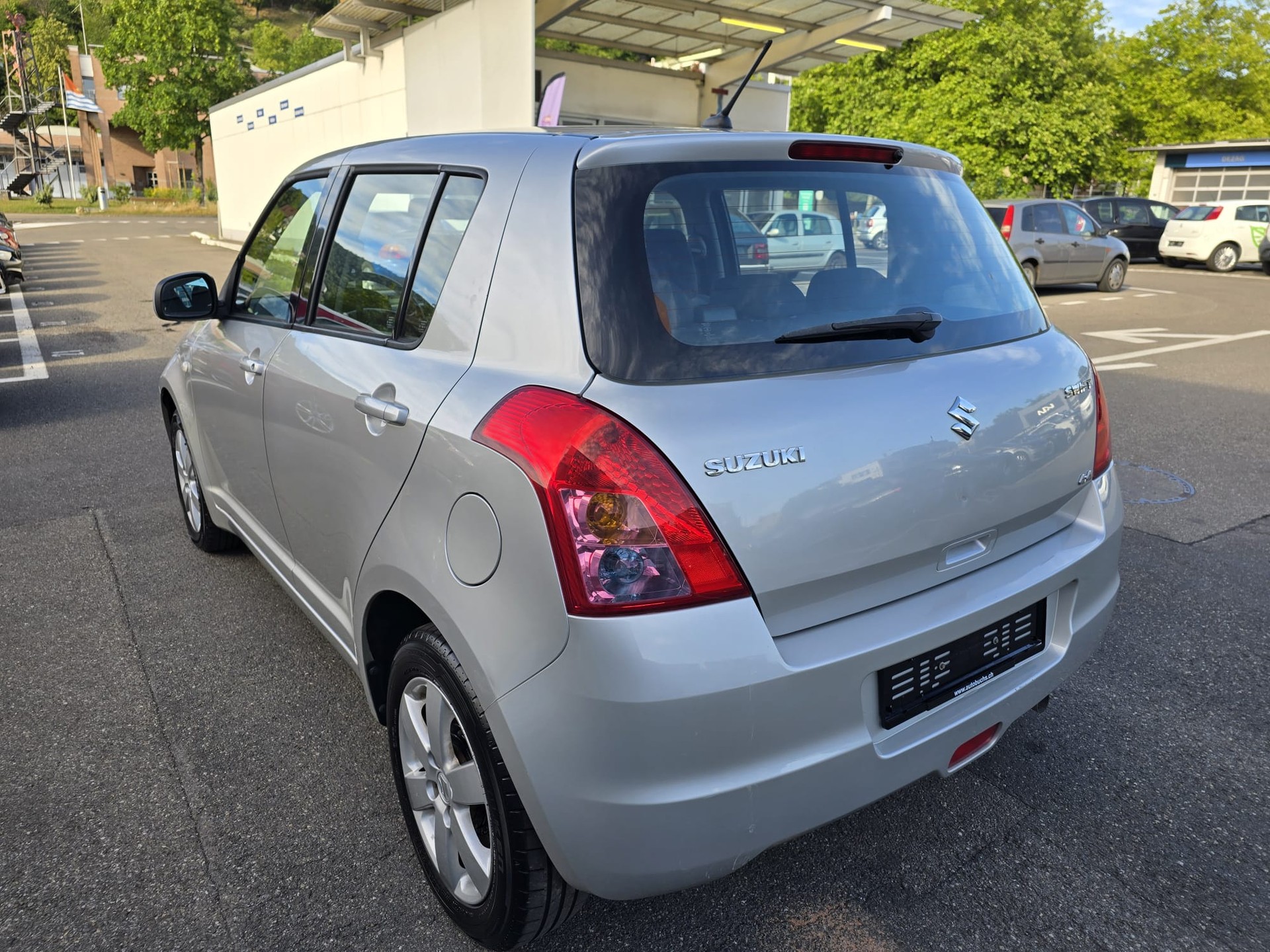 SUZUKI Swift 1.3i 16V GL Top 4x4-image-3