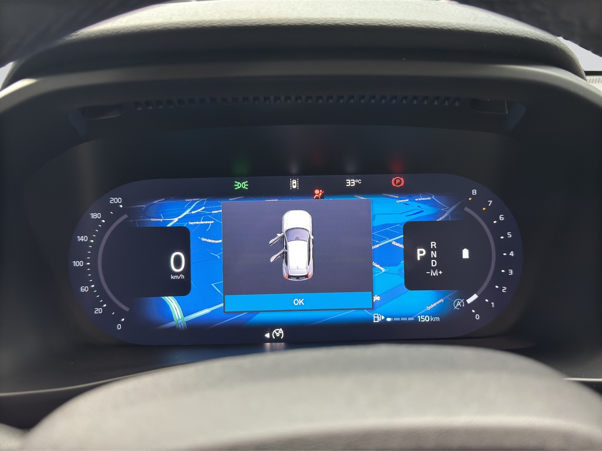 VOLVO XC40 B3 Benzin Mild Hybrid Plus Black Edition-image-11