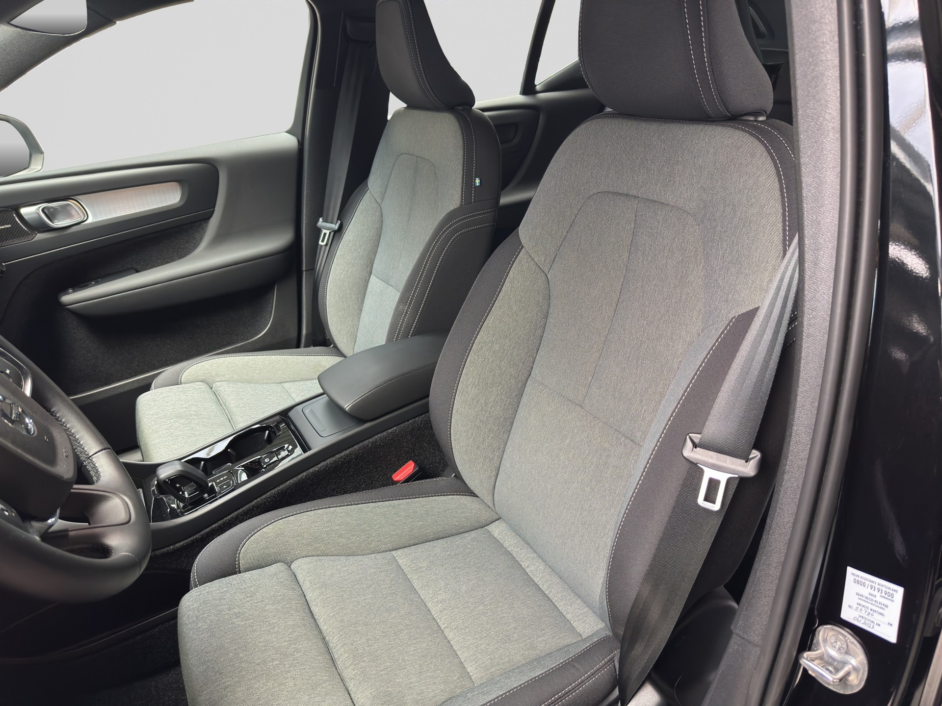 VOLVO XC40 B3 Benzin Mild Hybrid Plus Black Edition-image-5