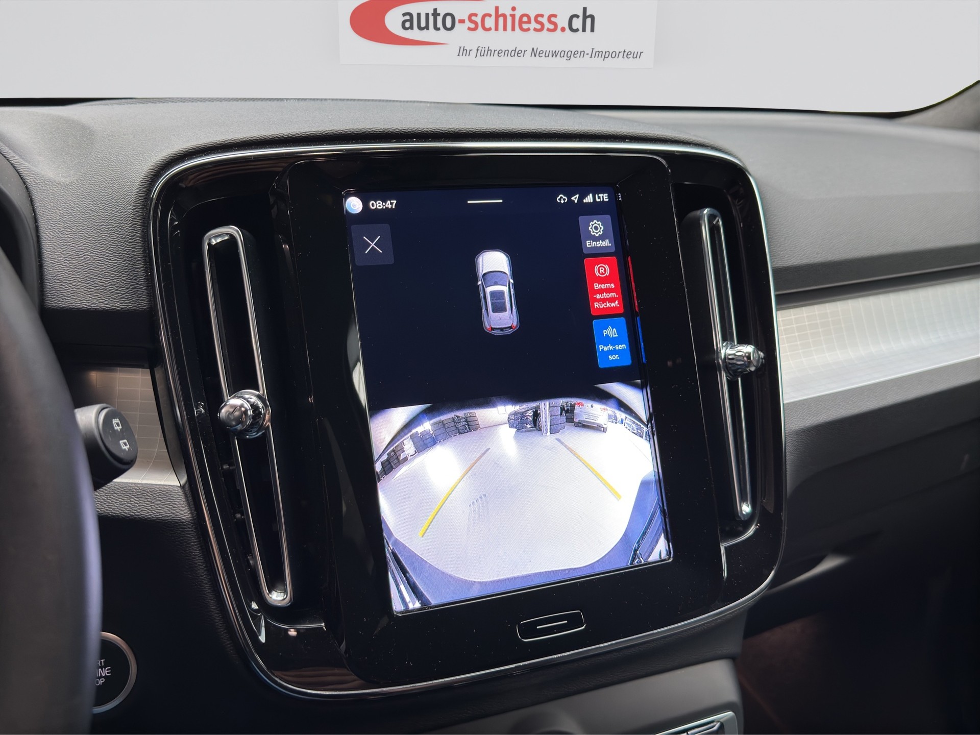 VOLVO XC40 B3 Benzin Mild Hybrid Plus Black Edition-image-13