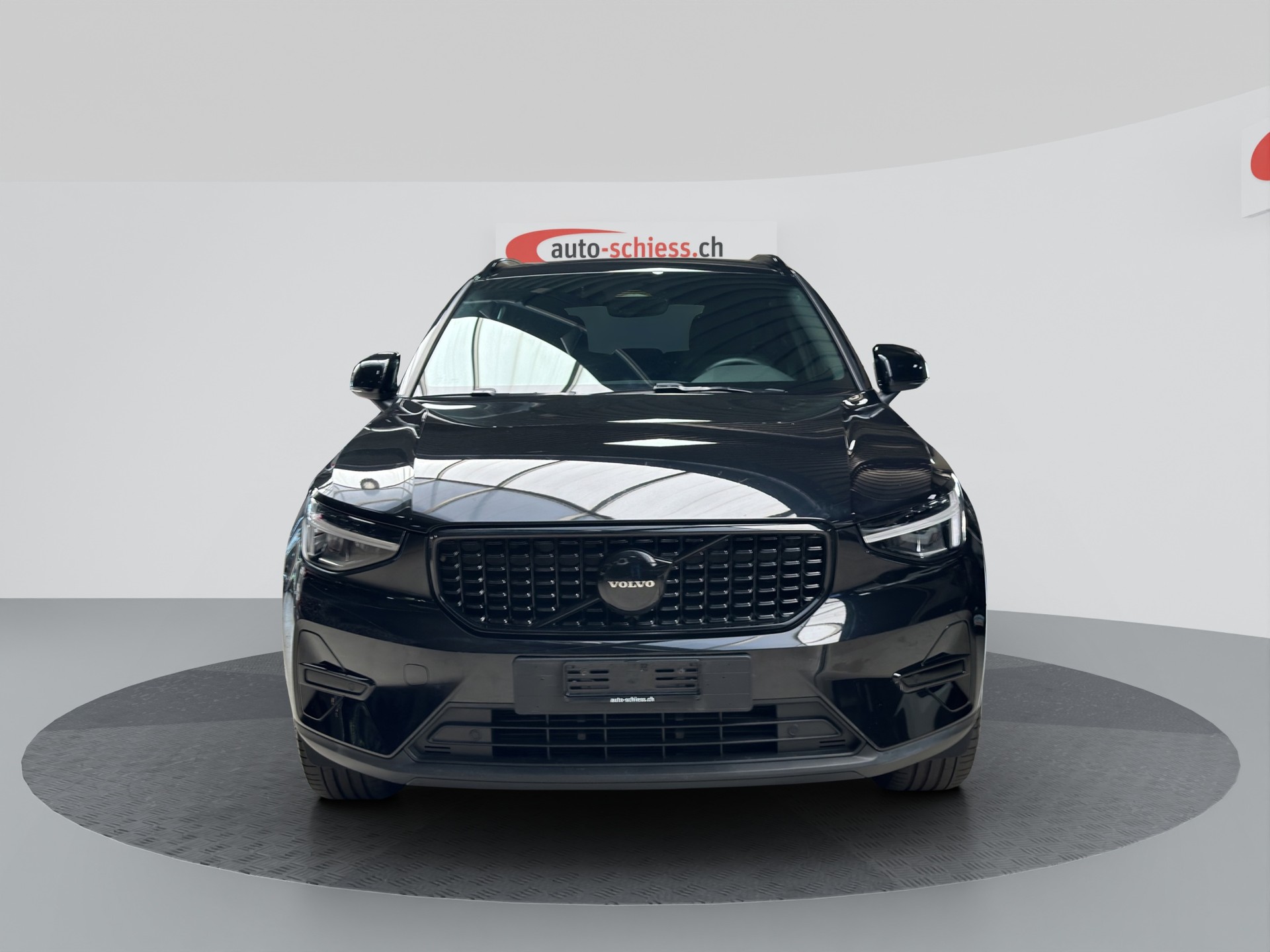 VOLVO XC40 B3 Benzin Mild Hybrid Plus Black Edition-image-1