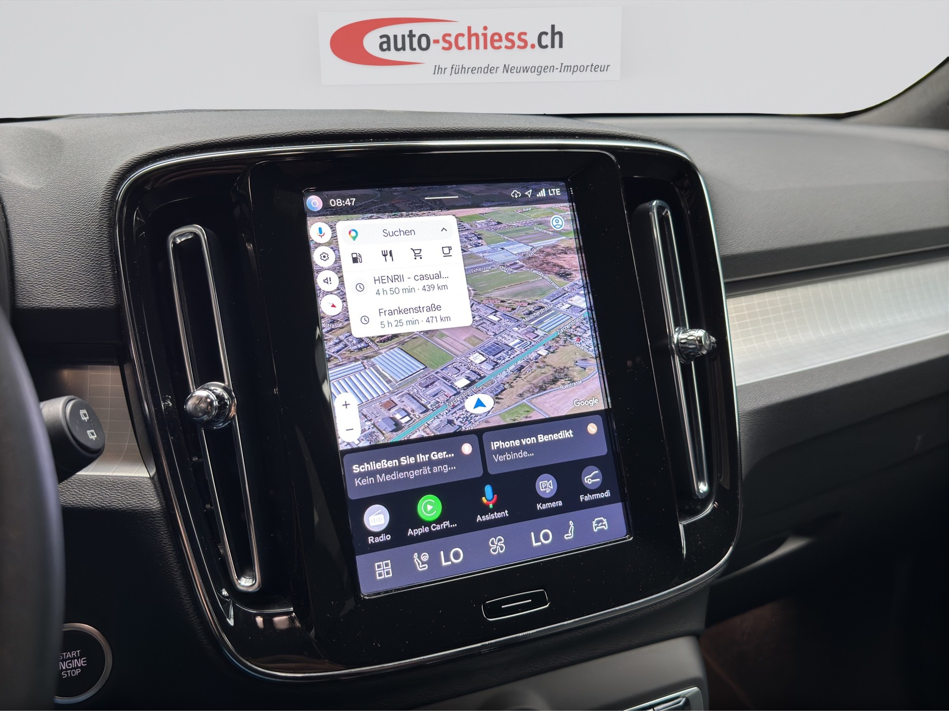 VOLVO XC40 B3 Benzin Mild Hybrid Plus Black Edition-image-12