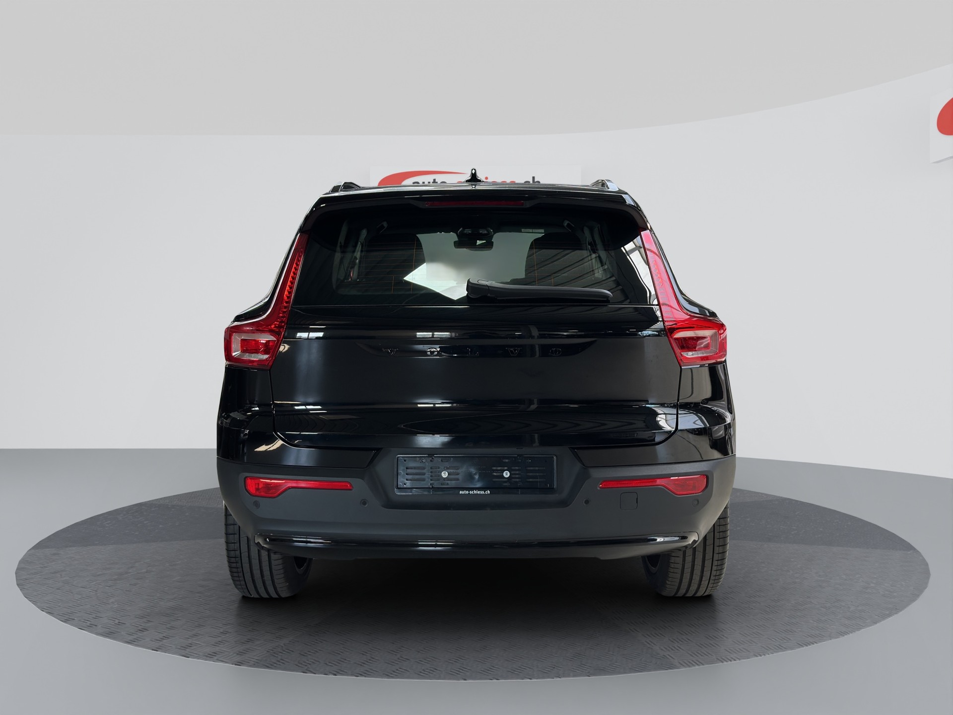 VOLVO XC40 B3 Benzin Mild Hybrid Plus Black Edition-image-3