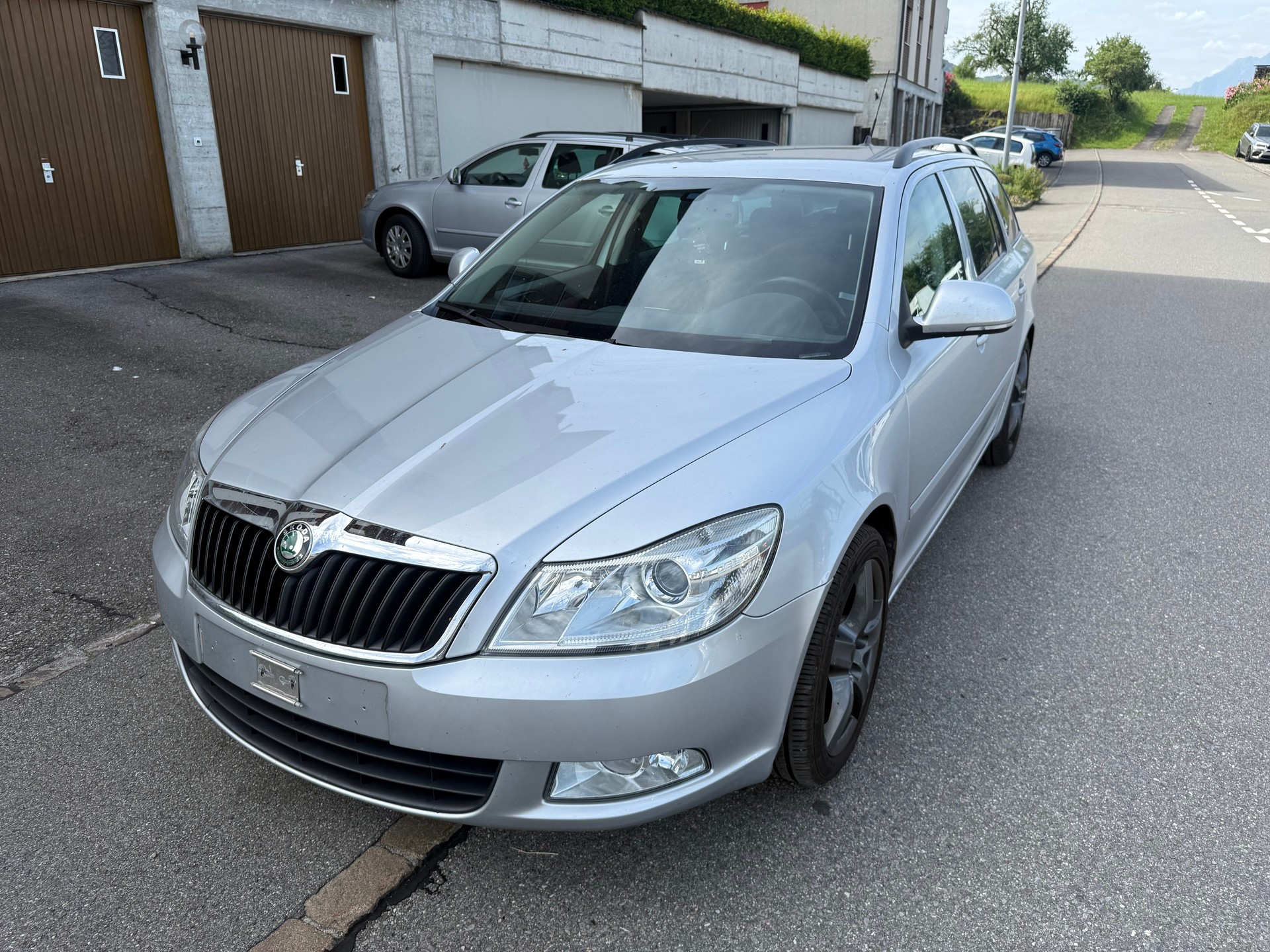 SKODA Octavia Combi 2.0 TDI Elegance DSG-image-0
