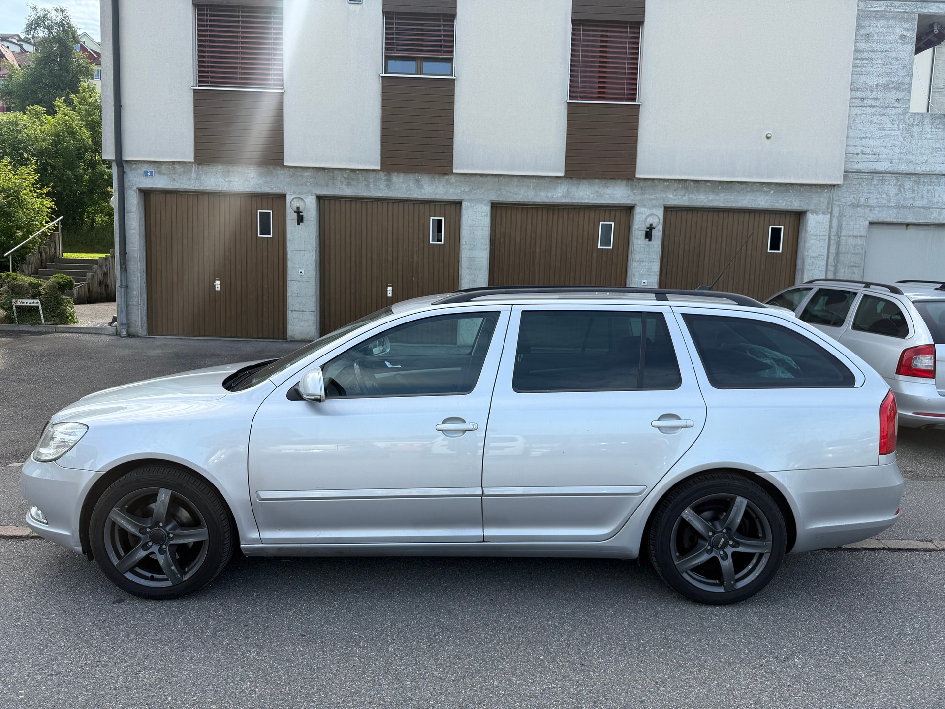 SKODA Octavia Combi 2.0 TDI Elegance DSG-image-2