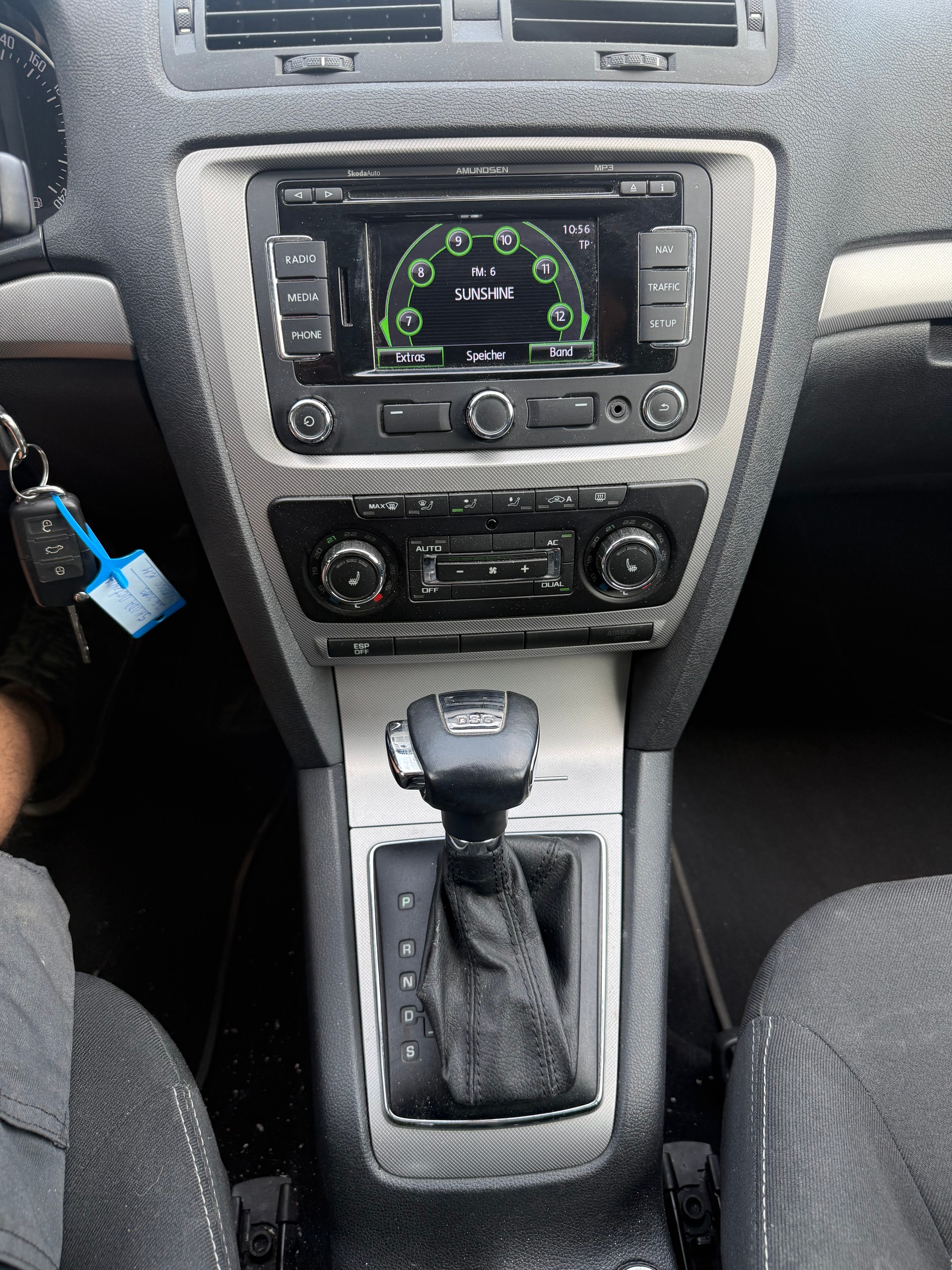 SKODA Octavia Combi 2.0 TDI Elegance DSG-image-6
