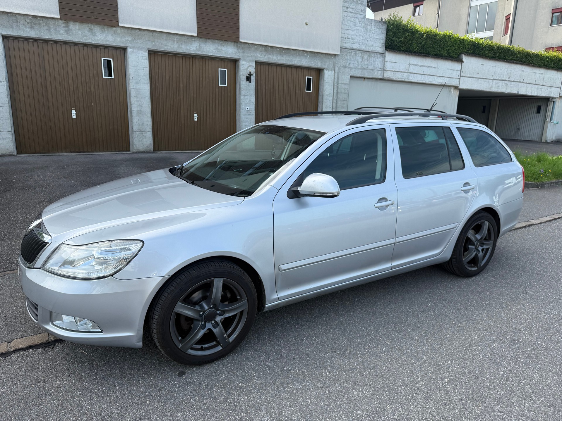 SKODA Octavia Combi 2.0 TDI Elegance DSG-image-1