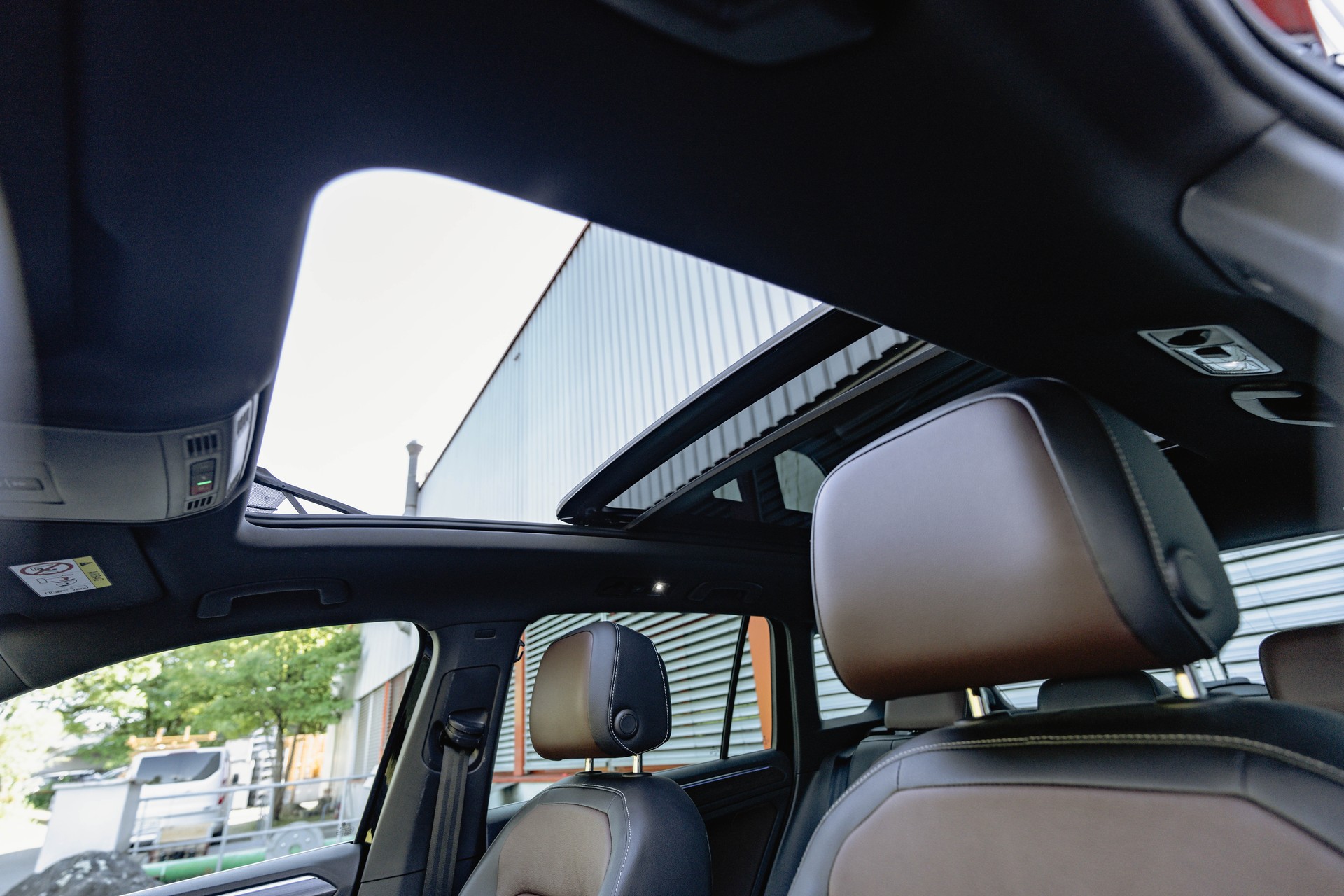 VW Tiguan 2.0 TDI SCR Elegance 4Motion DSG * FRISCH AB MFK * STANDHEIZUNG * PANORAMADACH *-image-16