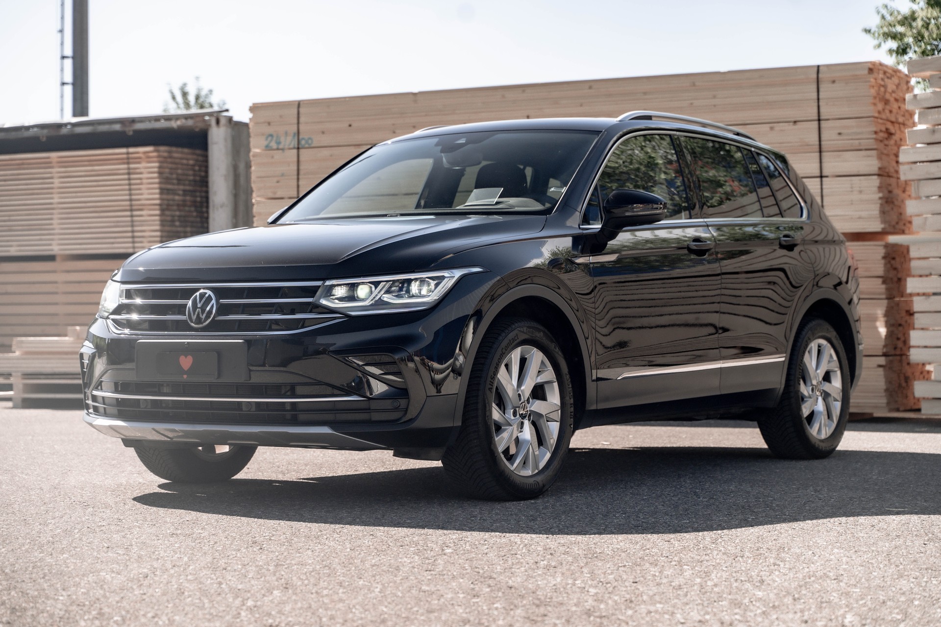 VW Tiguan 2.0 TDI SCR Elegance 4Motion DSG * FRISCH AB MFK * STANDHEIZUNG * PANORAMADACH *-image-0