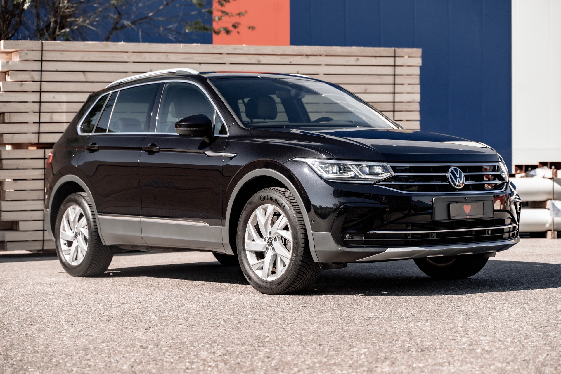 VW Tiguan 2.0 TDI SCR Elegance 4Motion DSG * FRISCH AB MFK * STANDHEIZUNG * PANORAMADACH *-image-3