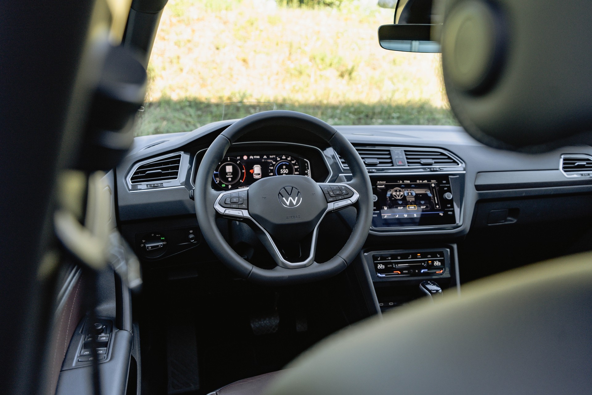 VW Tiguan 2.0 TDI SCR Elegance 4Motion DSG * FRISCH AB MFK * STANDHEIZUNG * PANORAMADACH *-image-8