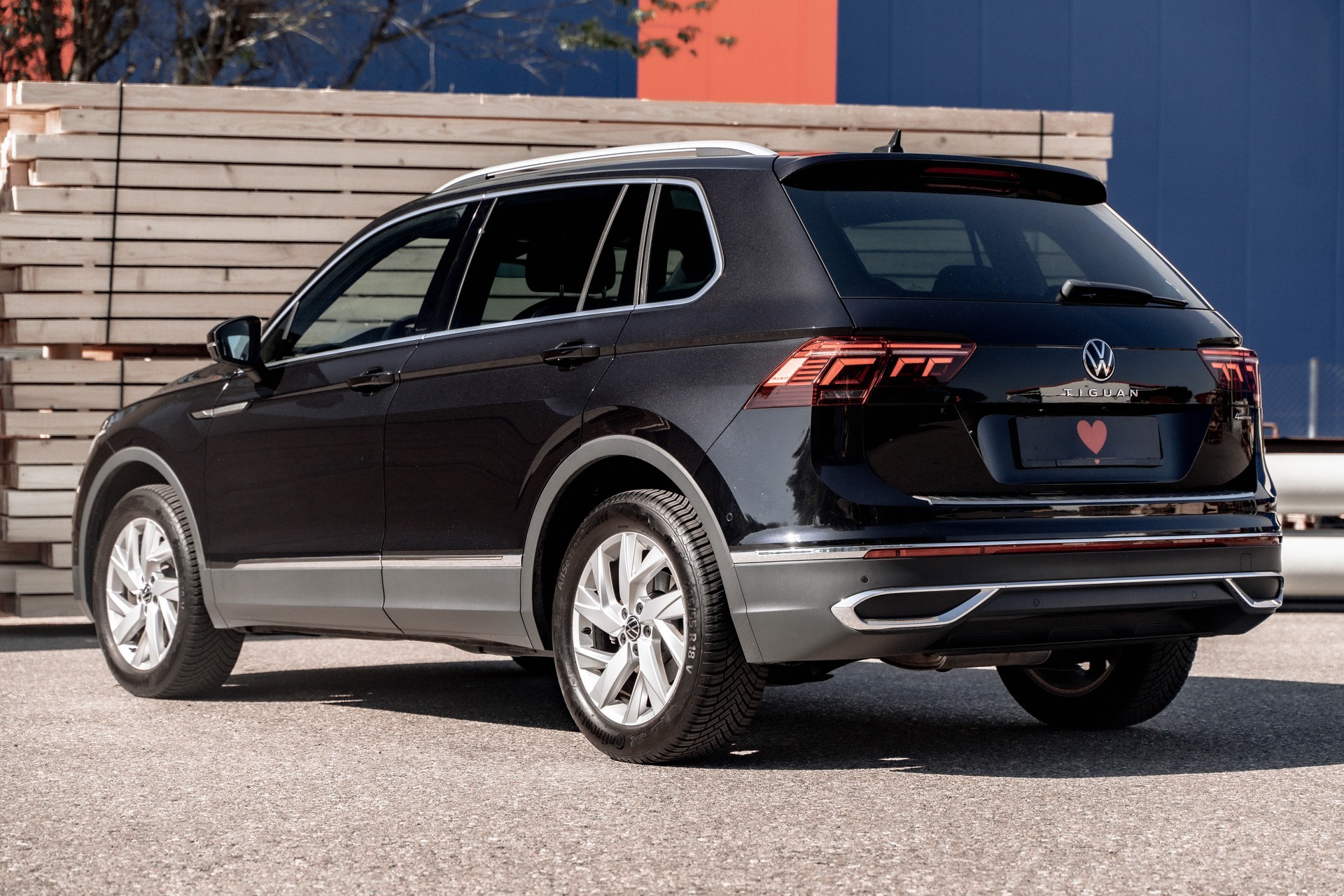 VW Tiguan 2.0 TDI SCR Elegance 4Motion DSG * FRISCH AB MFK * STANDHEIZUNG * PANORAMADACH *-image-4