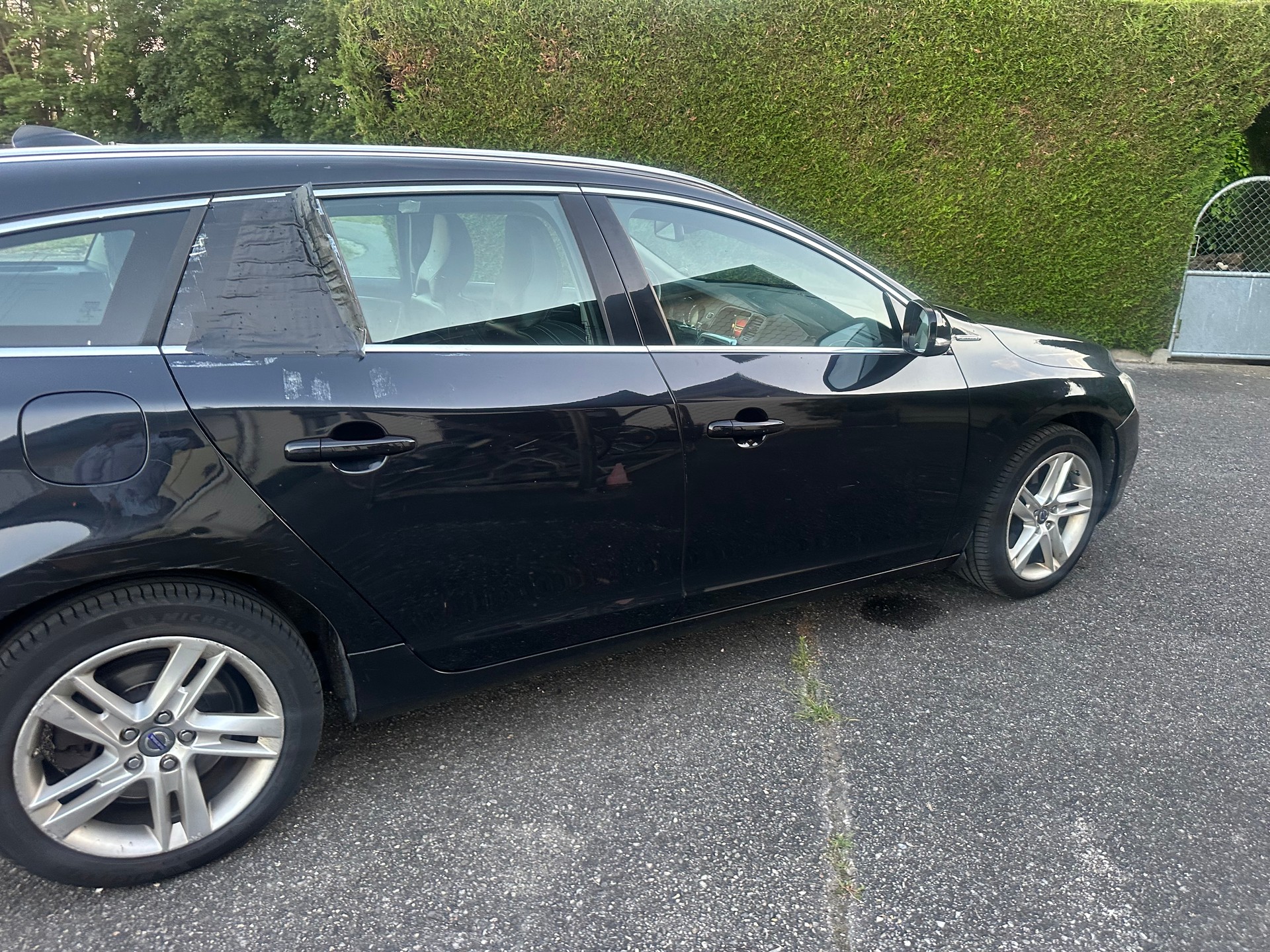 VOLVO V60 D6 AWD Plug-in Hybrid Momentum Geartronic-image-2