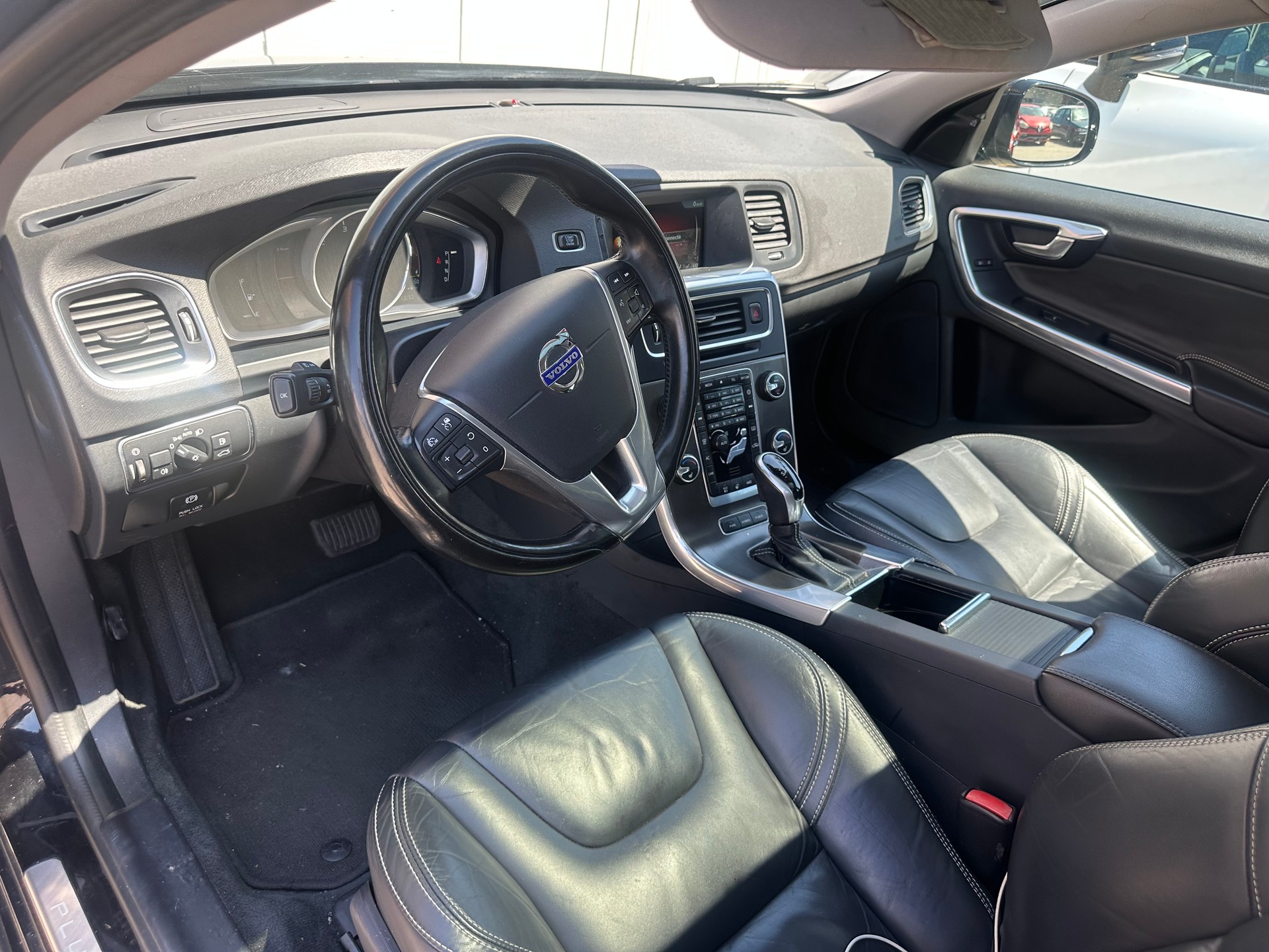VOLVO V60 D6 AWD Plug-in Hybrid Momentum Geartronic-image-15