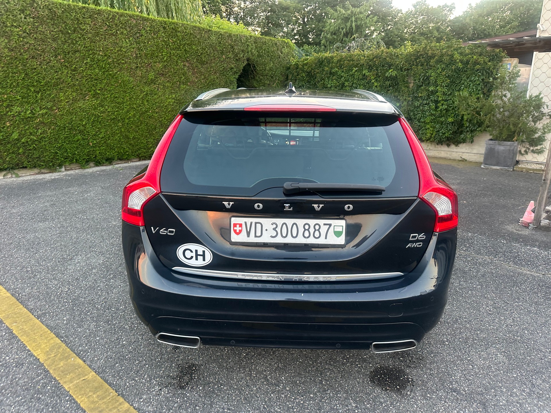 VOLVO V60 D6 AWD Plug-in Hybrid Momentum Geartronic-image-5