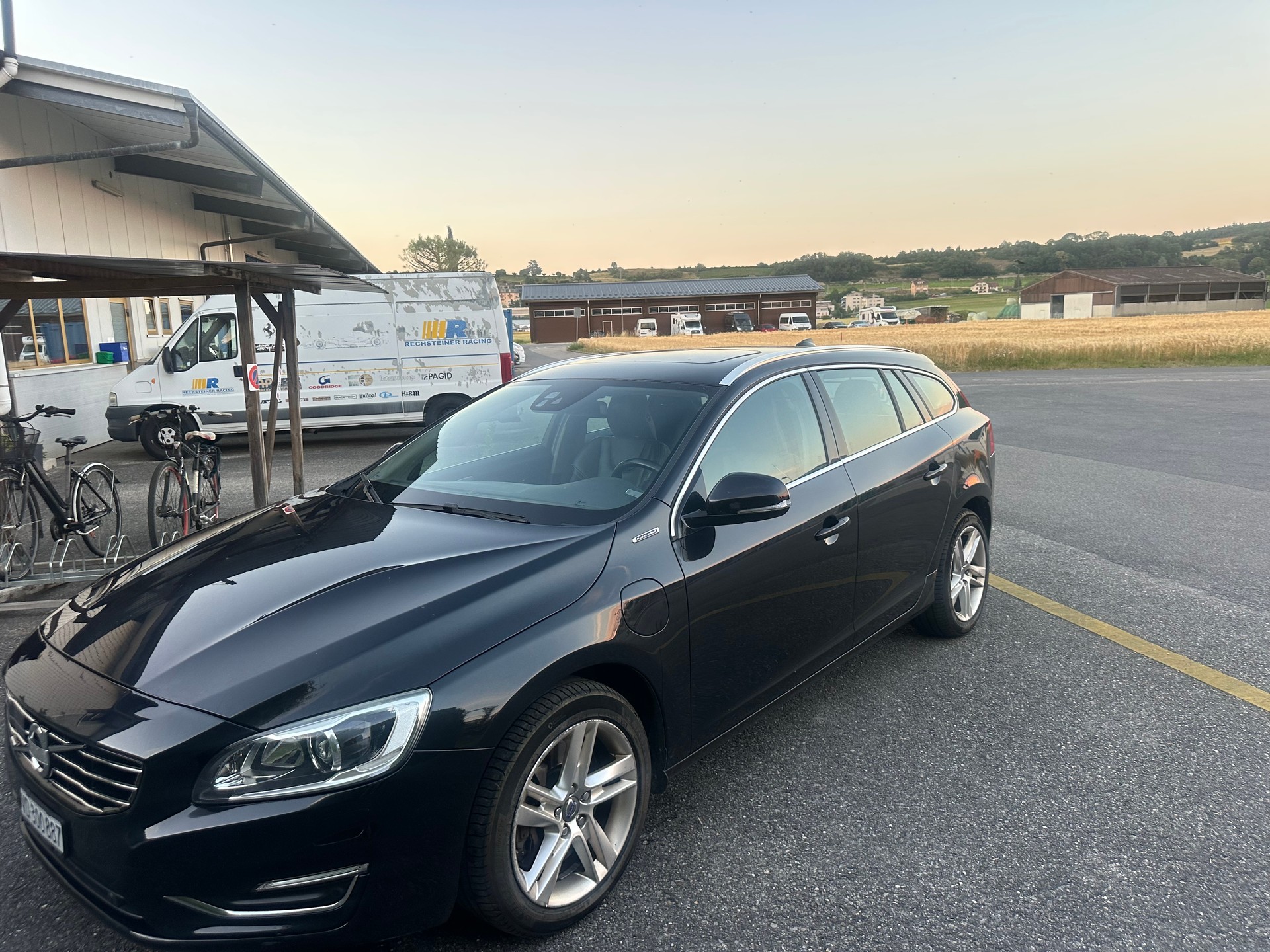 VOLVO V60 D6 AWD Plug-in Hybrid Momentum Geartronic-image-7