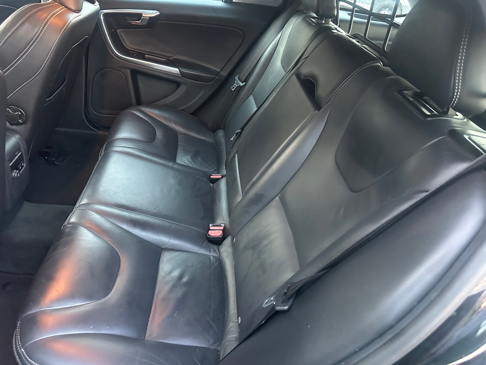VOLVO V60 D6 AWD Plug-in Hybrid Momentum Geartronic-image-9