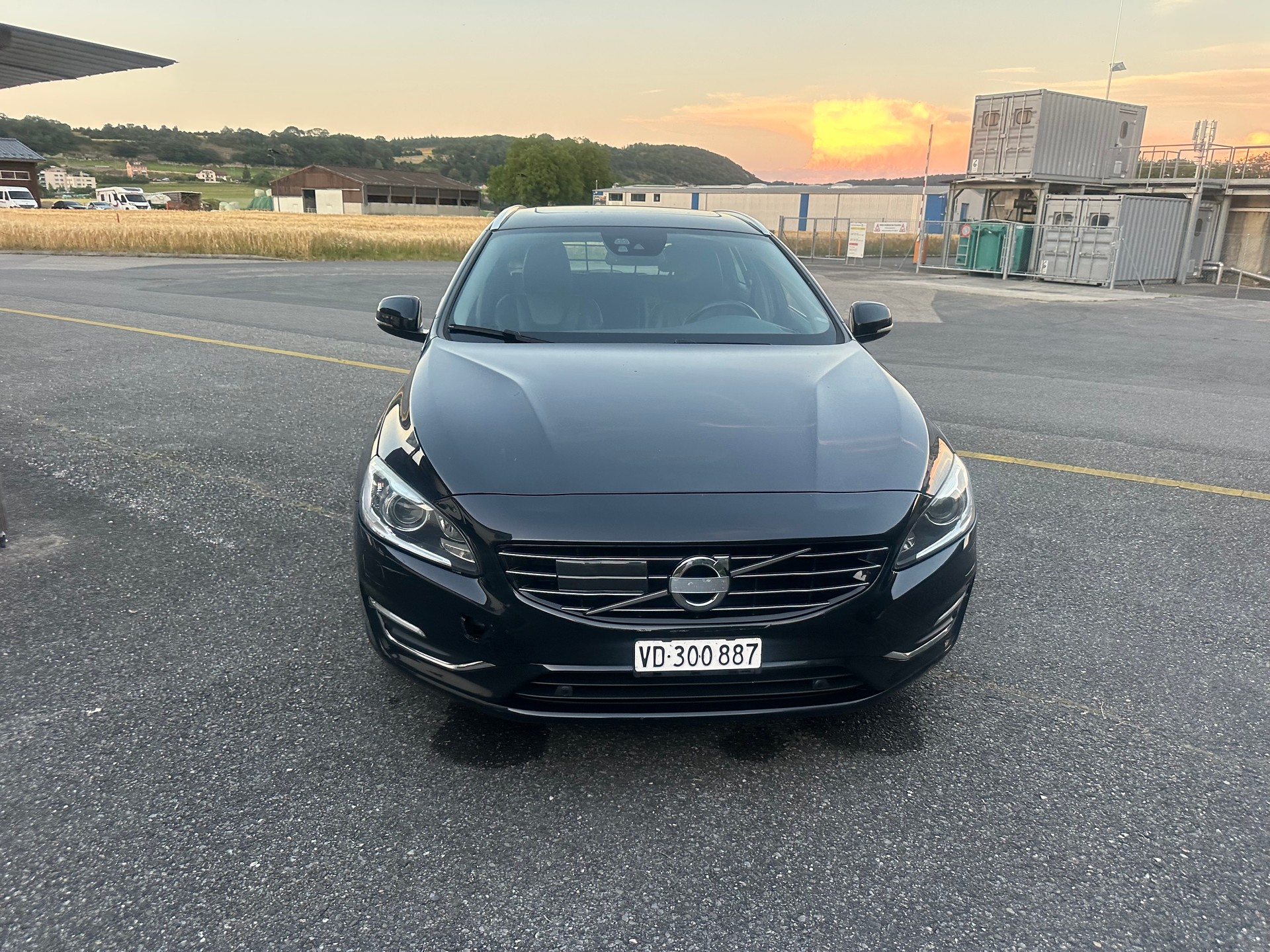 VOLVO V60 D6 AWD Plug-in Hybrid Momentum Geartronic-image-0