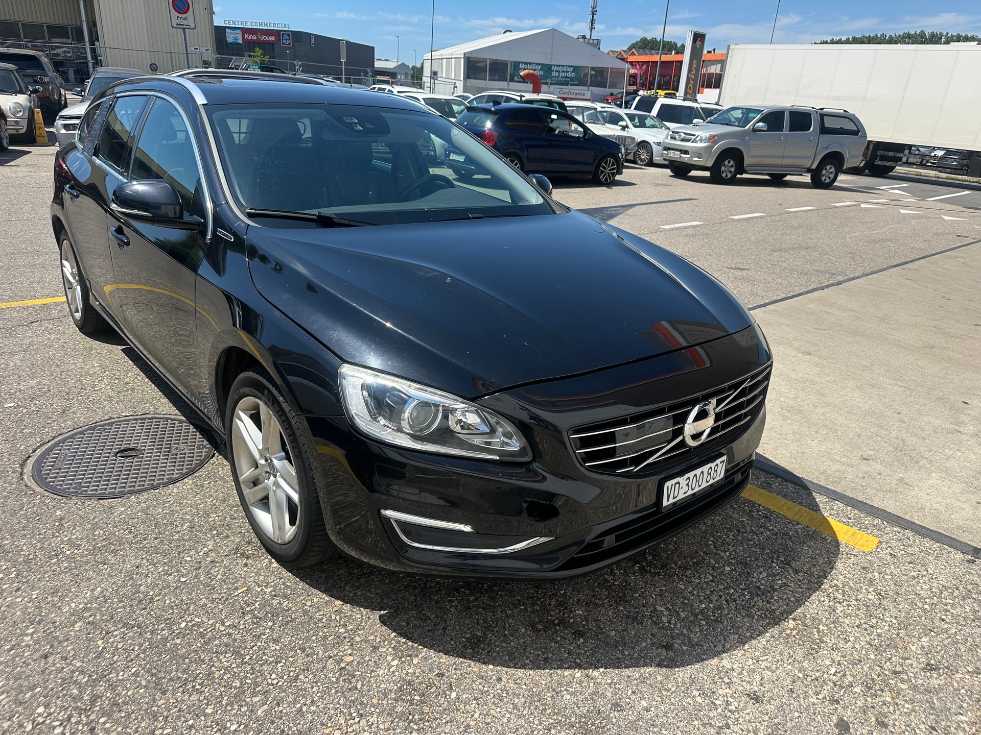 VOLVO V60 D6 AWD Plug-in Hybrid Momentum Geartronic-image-12