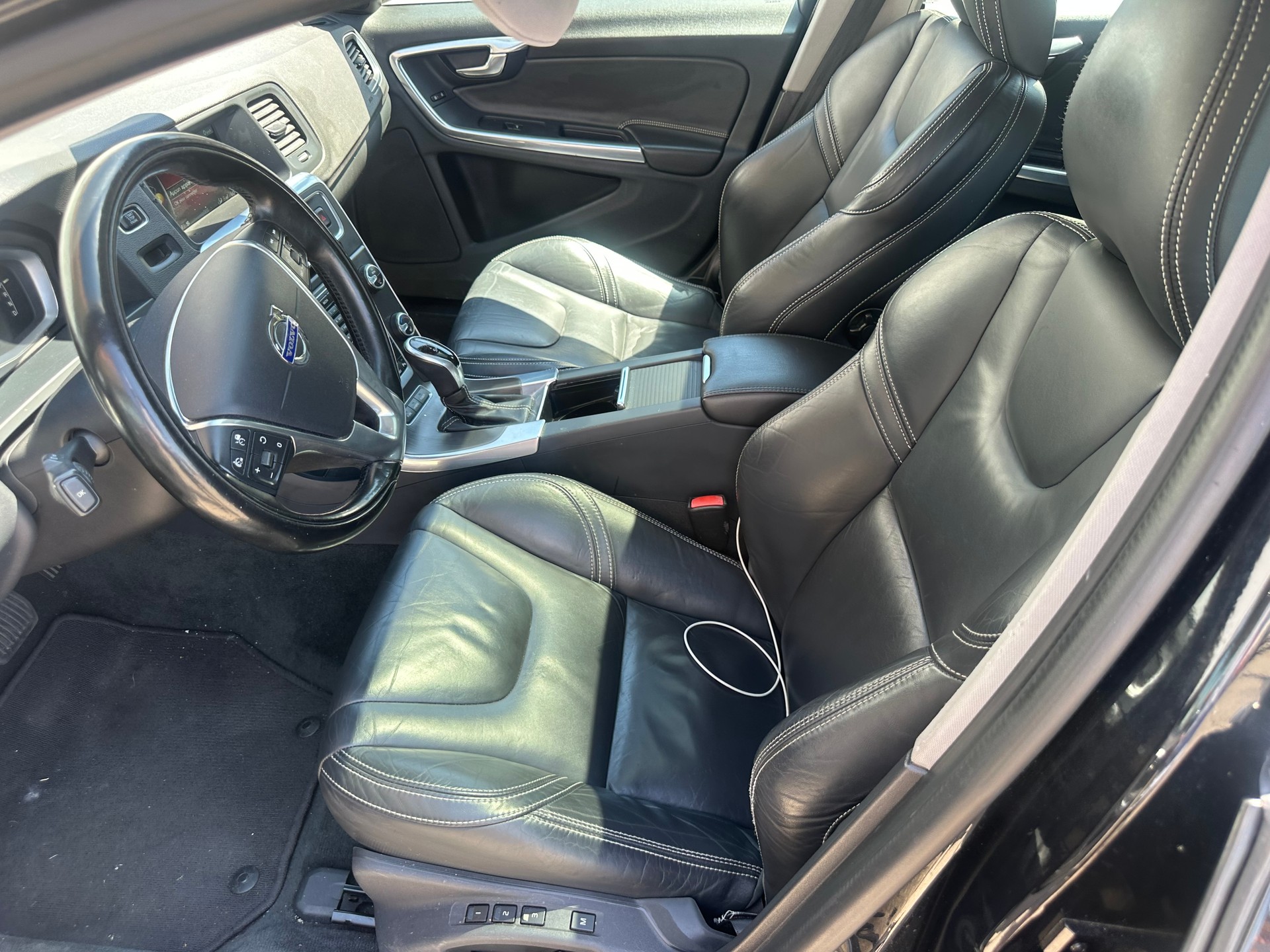 VOLVO V60 D6 AWD Plug-in Hybrid Momentum Geartronic-image-14