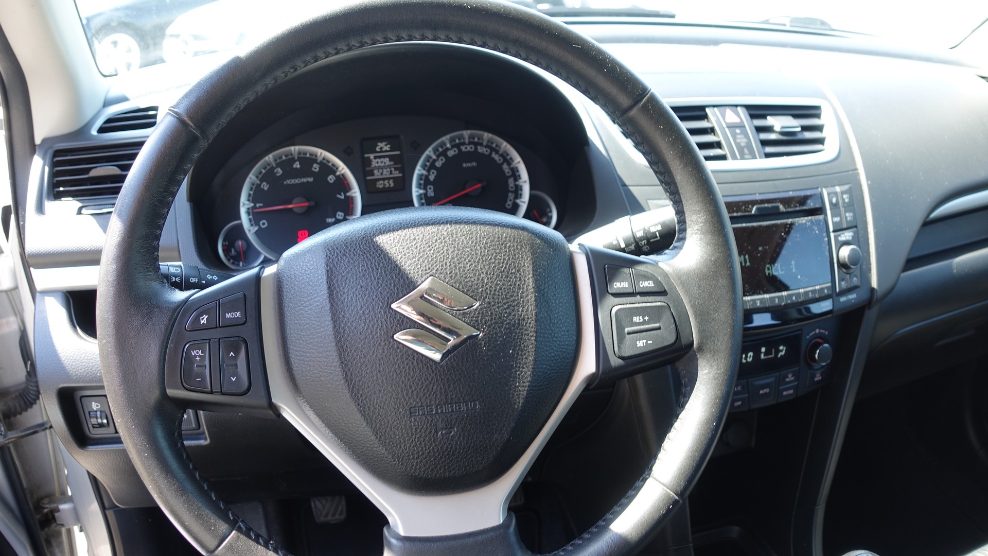 SUZUKI Swift 1.2i 16V GL Piz Sulai 4x4-image-7