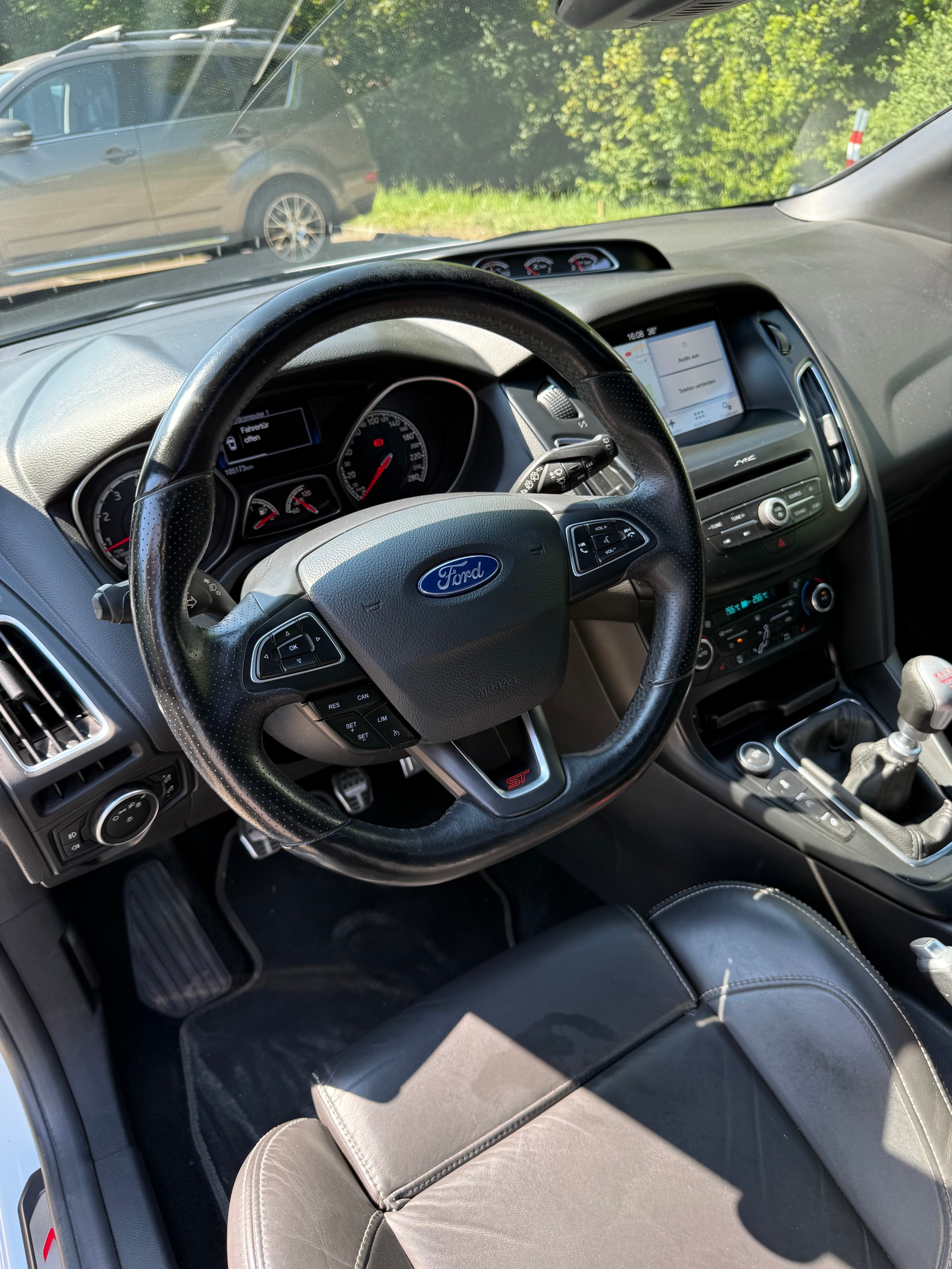 FORD Focus 2.0 SCTi ST3-image-11